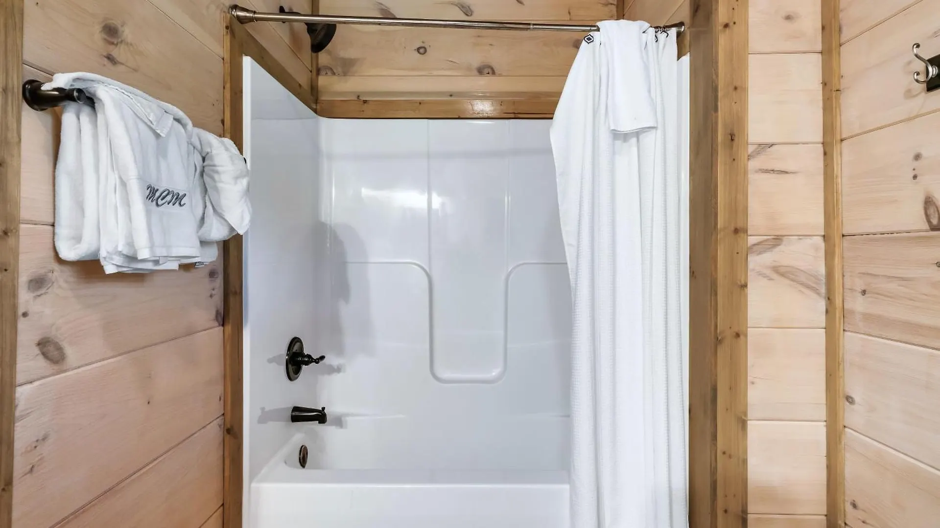 Holiday home Luxury 4-br Near Parkway And Dollywood With Game And Hot Tub Pigeon Forge