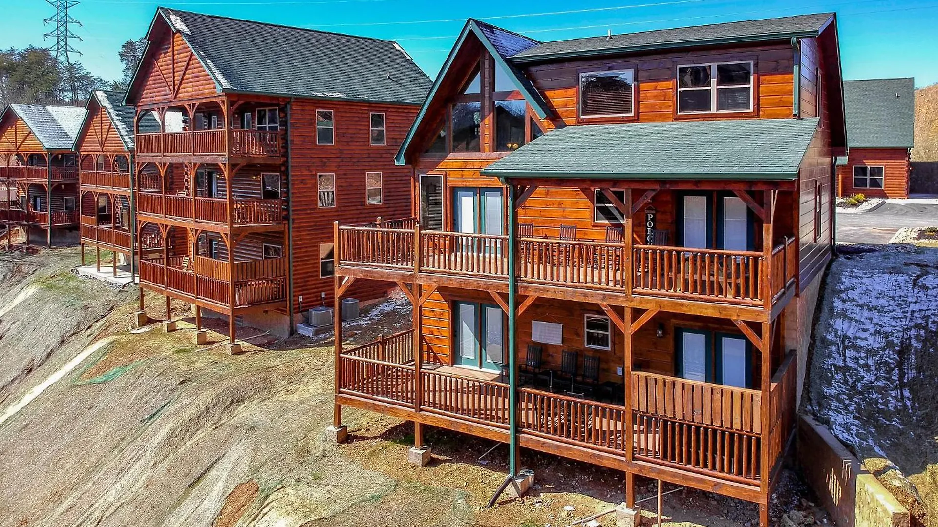 Luxury 4-br Near Parkway And Dollywood With Game And Hot Tub
