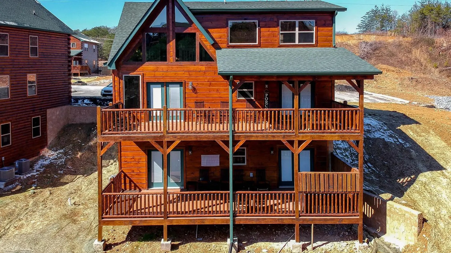 Luxury 4-br Near Parkway And Dollywood With Game And Hot Tub Holiday home