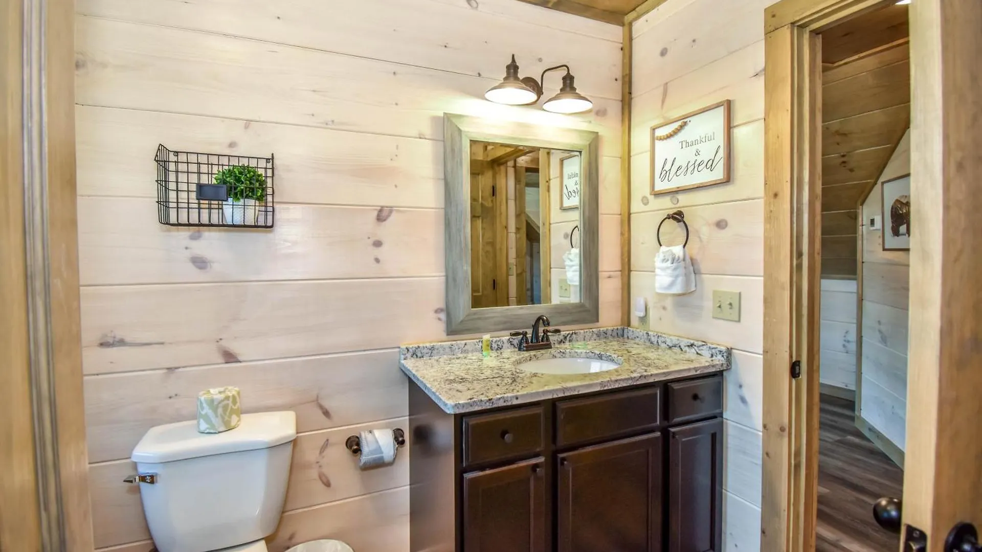 Luxury 4-br Near Parkway And Dollywood With Game And Hot Tub Pigeon Forge