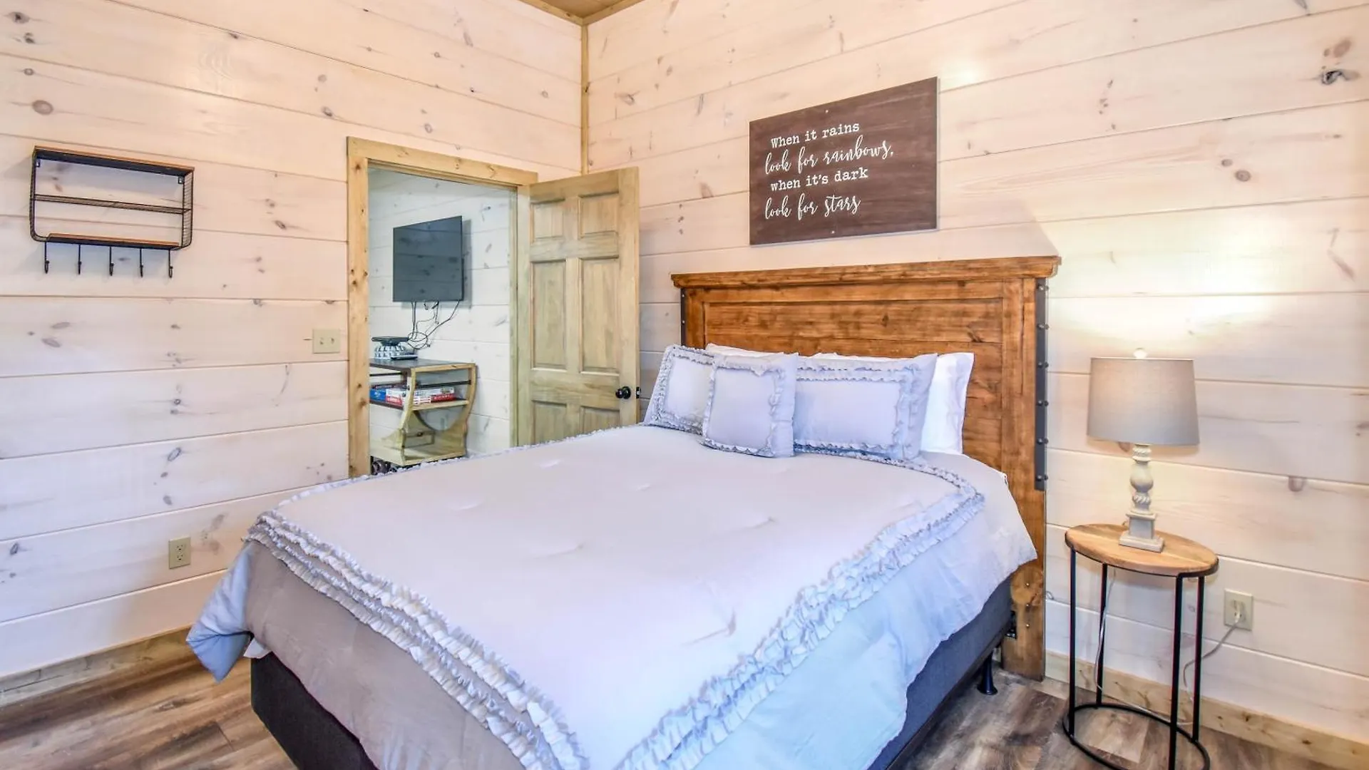 Luxury 4-br Near Parkway And Dollywood With Game And Hot Tub * Pigeon Forge