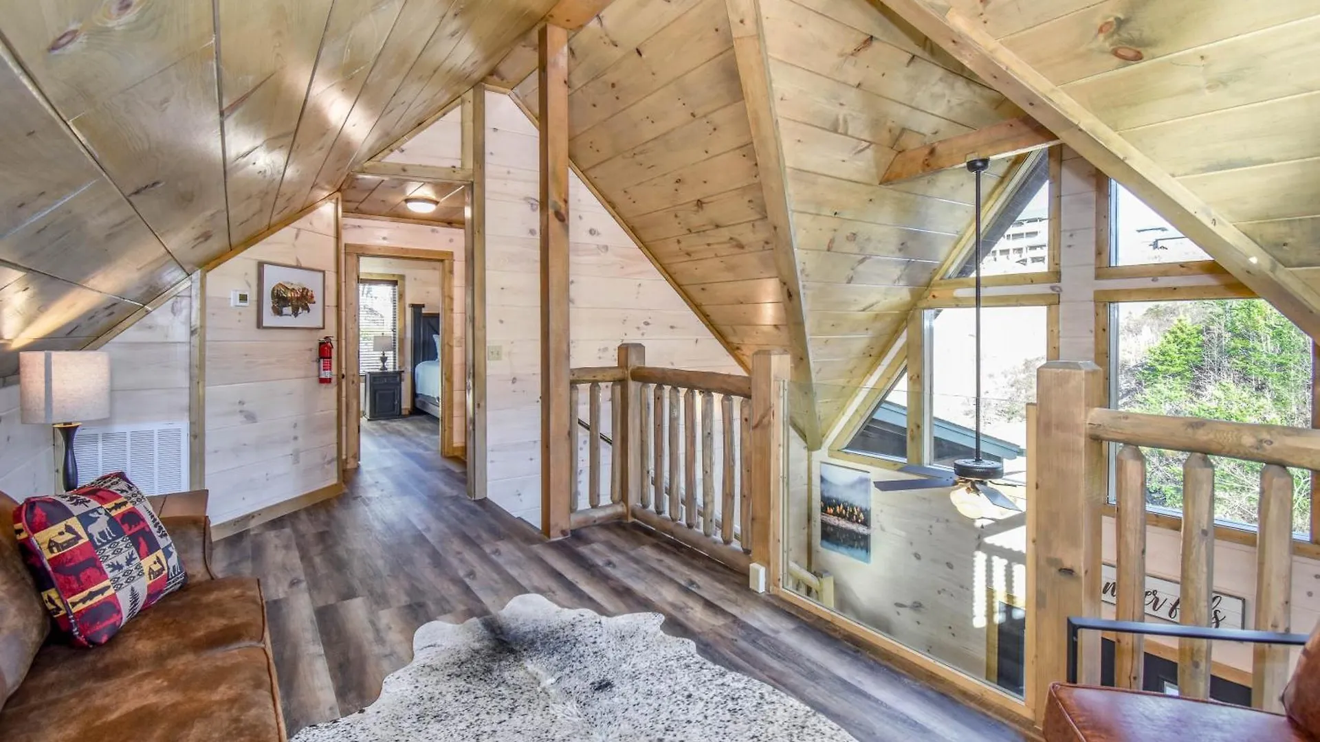 Luxury 4-br Near Parkway And Dollywood With Game And Hot Tub