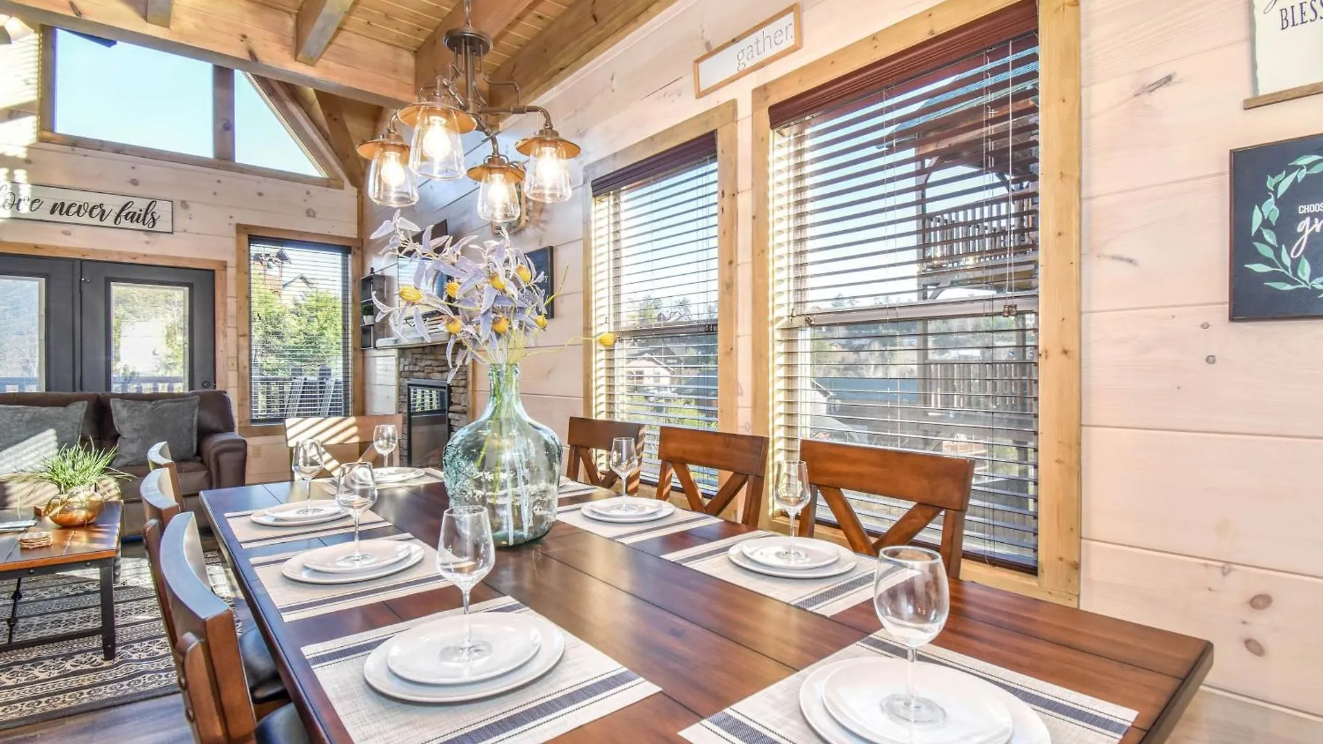 Holiday home Luxury 4-br Near Parkway And Dollywood With Game And Hot Tub Pigeon Forge