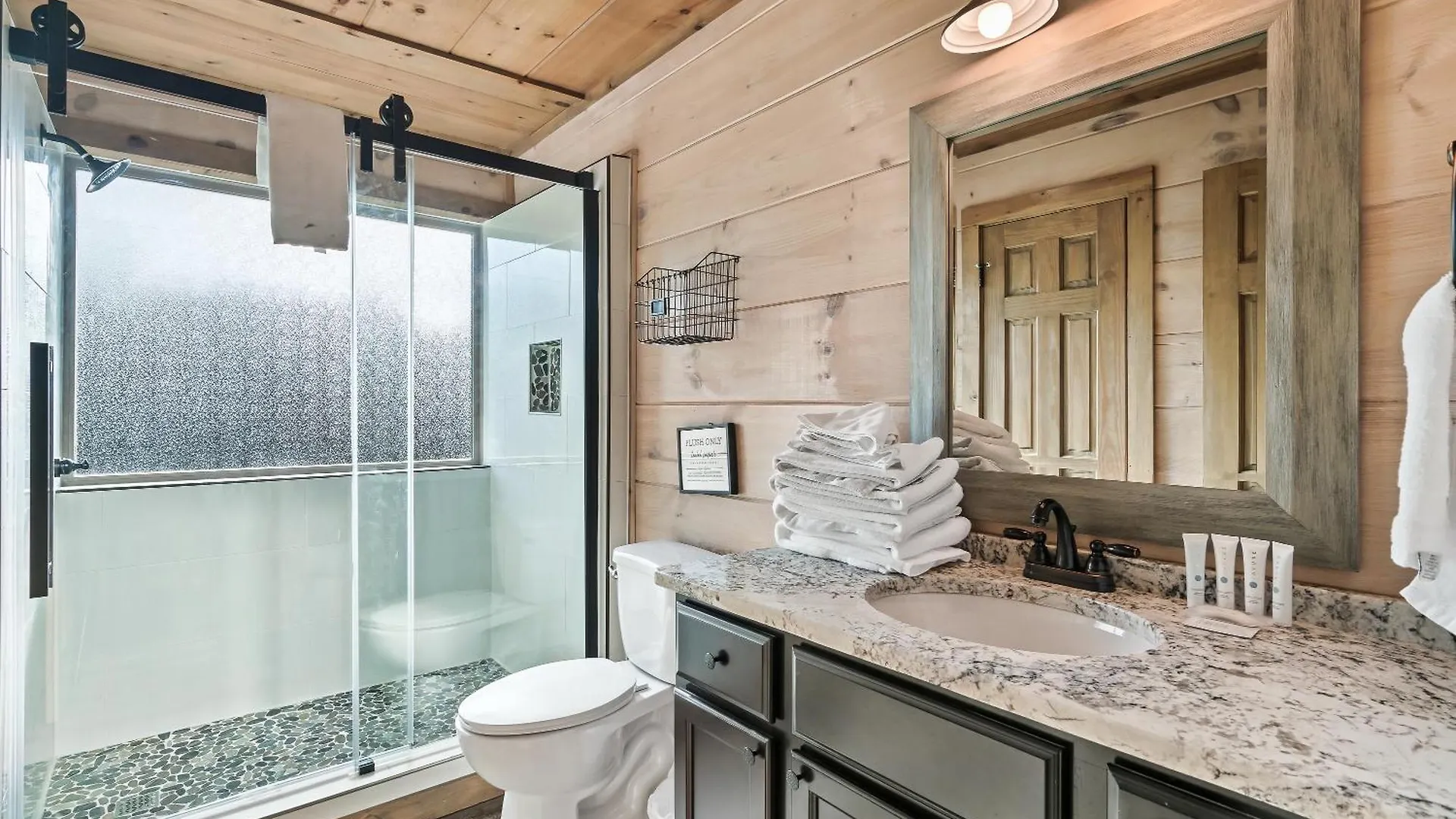 Luxury 4-br Near Parkway And Dollywood With Game And Hot Tub Pigeon Forge
