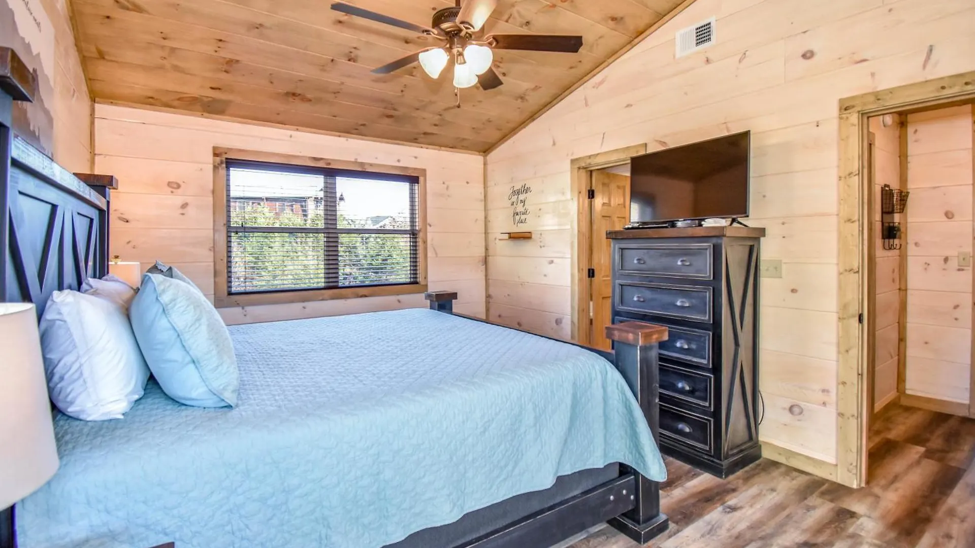 Luxury 4-br Near Parkway And Dollywood With Game And Hot Tub * Pigeon Forge
