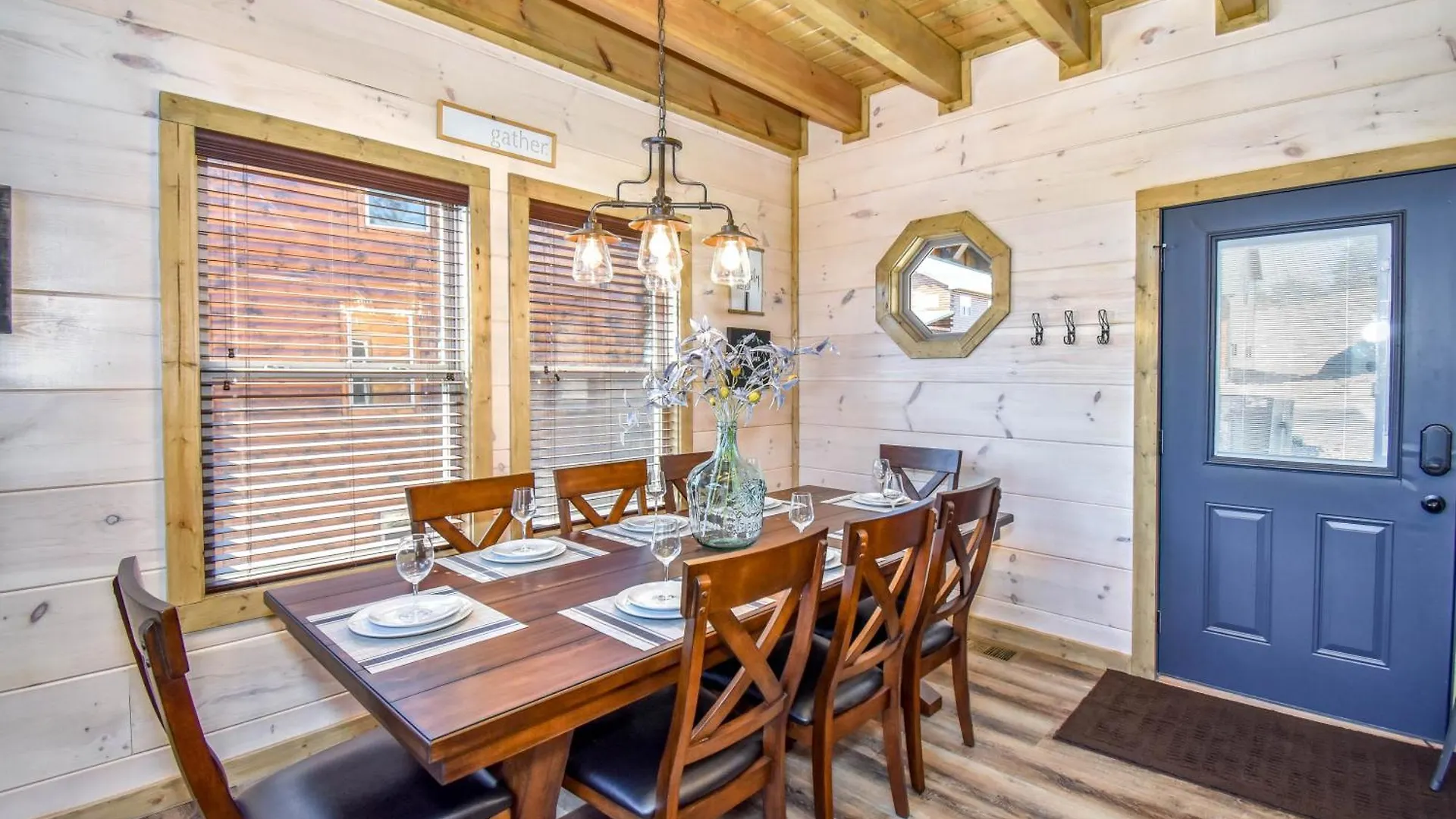 Luxury 4-br Near Parkway And Dollywood With Game And Hot Tub Holiday home