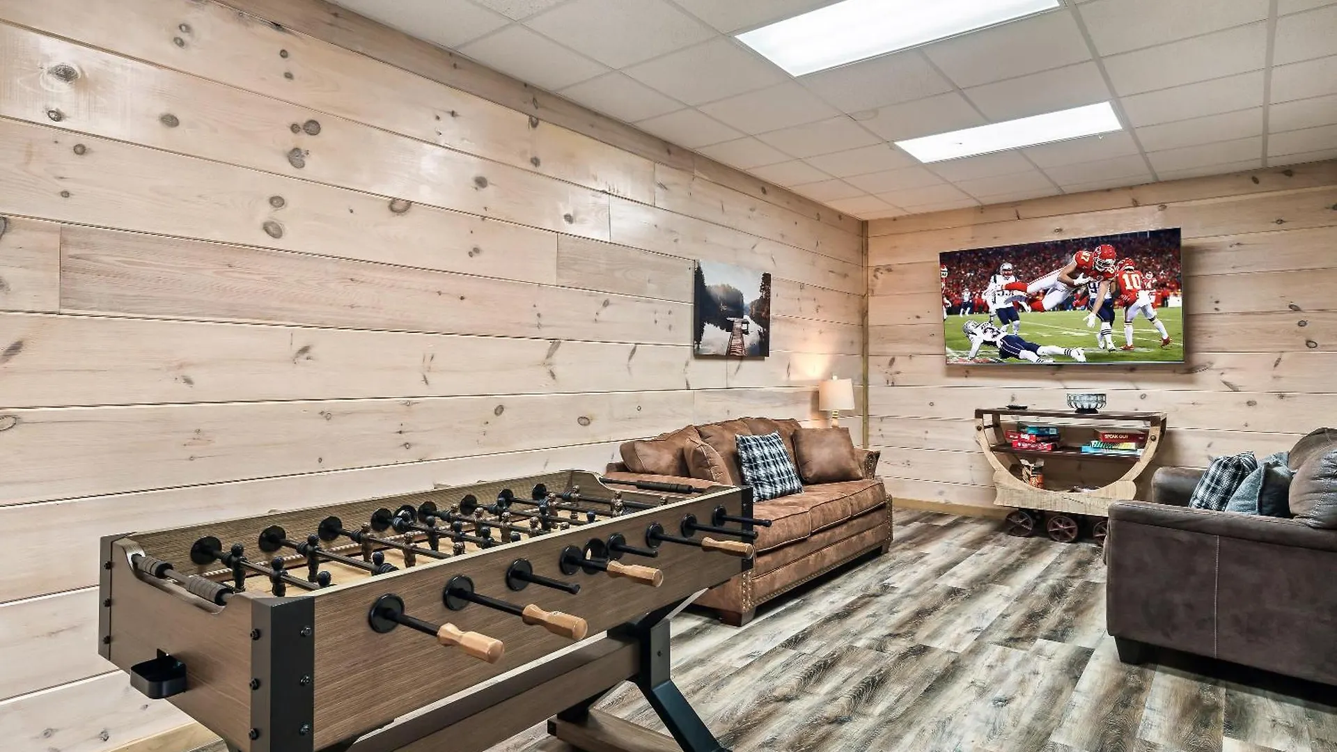 Holiday home Luxury 4-br Near Parkway And Dollywood With Game And Hot Tub *