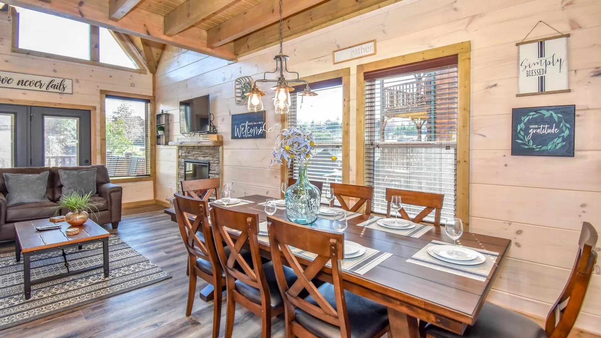 Luxury 4-br Near Parkway And Dollywood With Game And Hot Tub Pigeon Forge