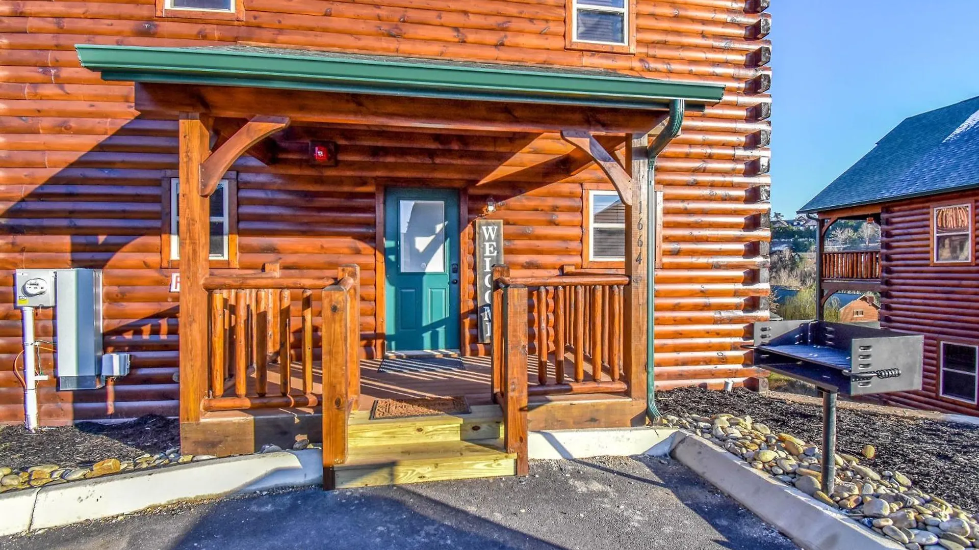 Luxury 5-br Near Parkway And Dollywood With Game And Hot Tub Holiday home