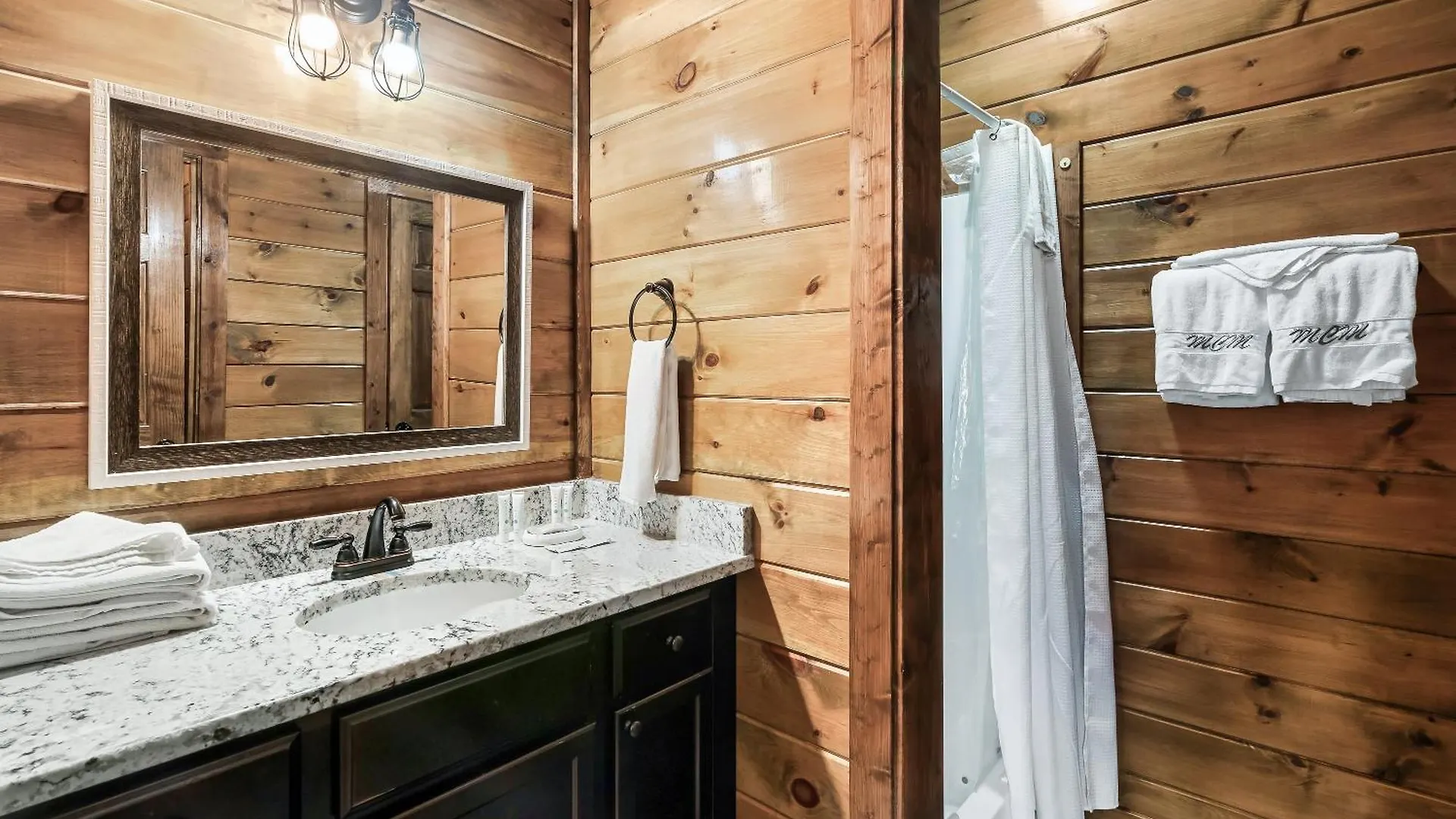 Luxury 5-br Near Parkway And Dollywood With Game And Hot Tub Holiday home