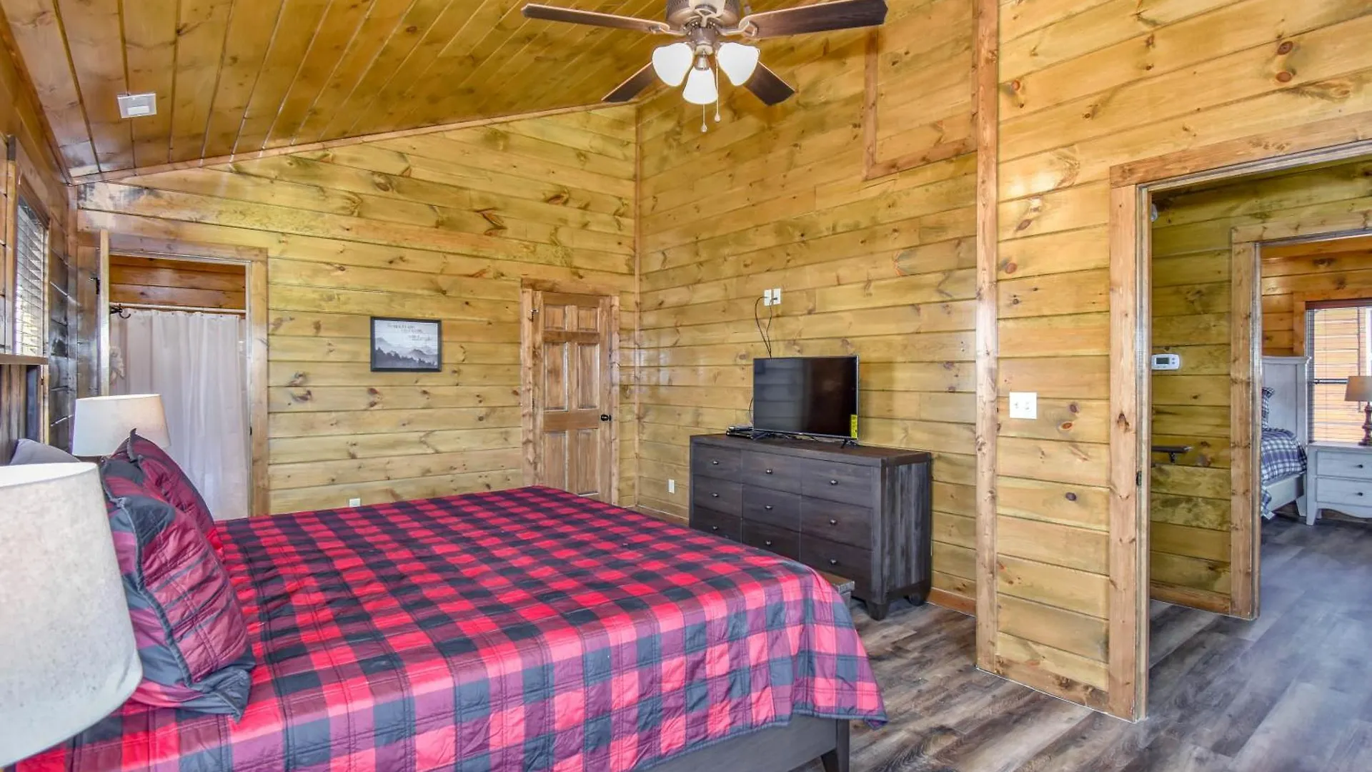 Luxury 5-br Near Parkway And Dollywood With Game And Hot Tub * Pigeon Forge