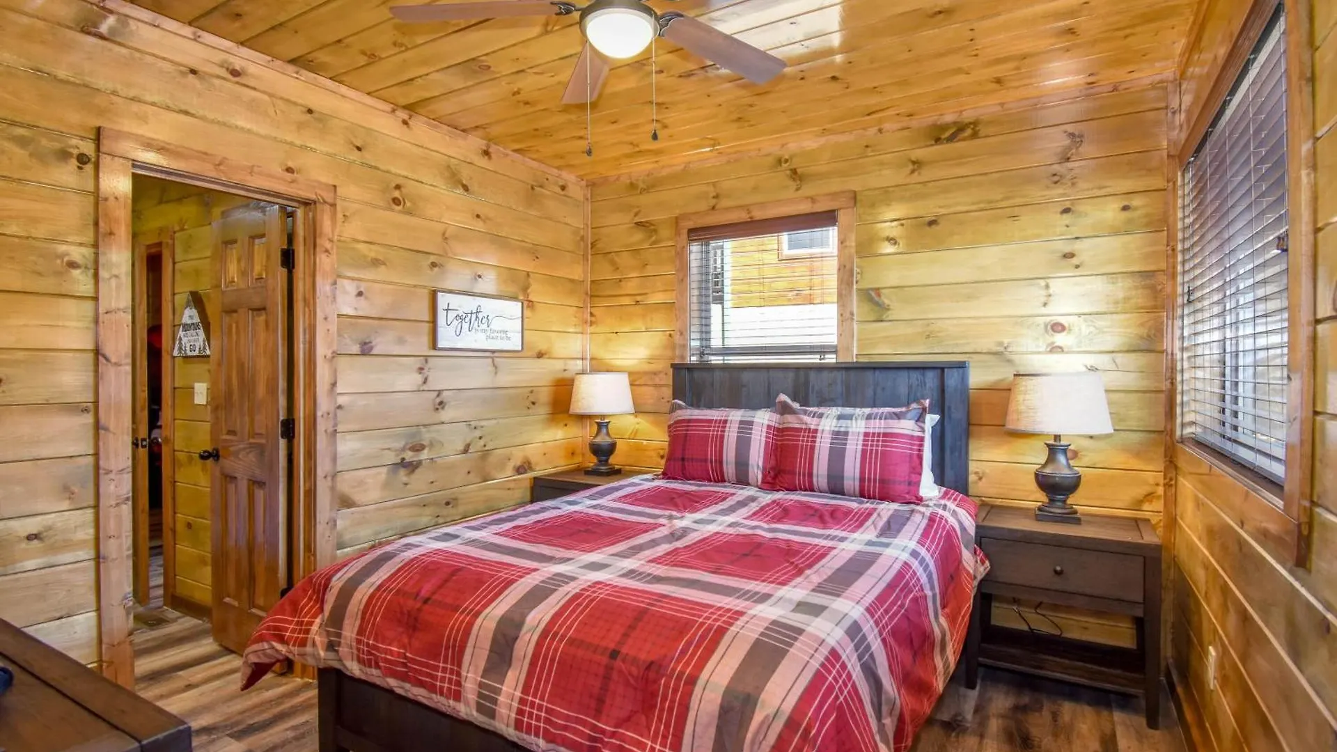 Luxury 5-br Near Parkway And Dollywood With Game And Hot Tub