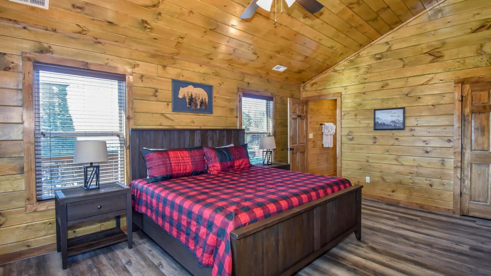 Luxury 5-br Near Parkway And Dollywood With Game And Hot Tub Holiday home *