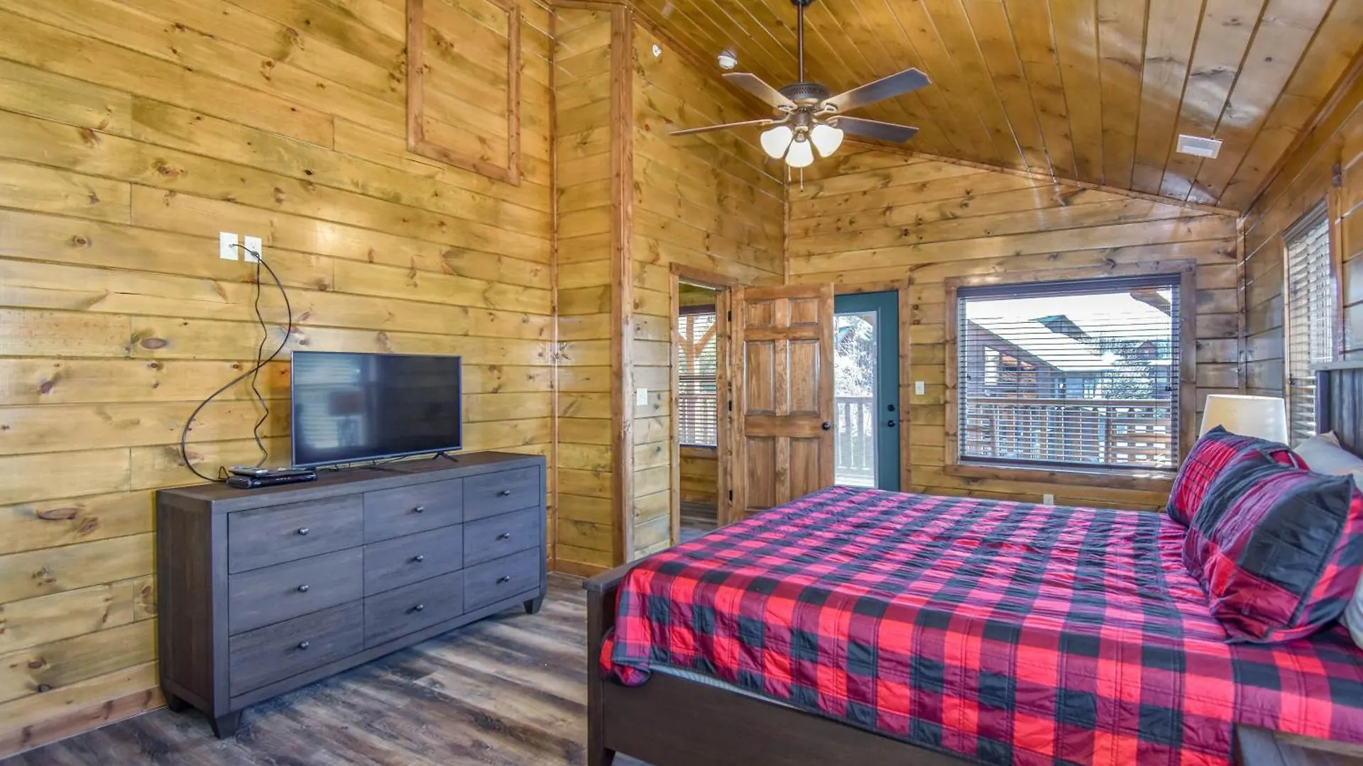 Holiday home Luxury 5-br Near Parkway And Dollywood With Game And Hot Tub Pigeon Forge