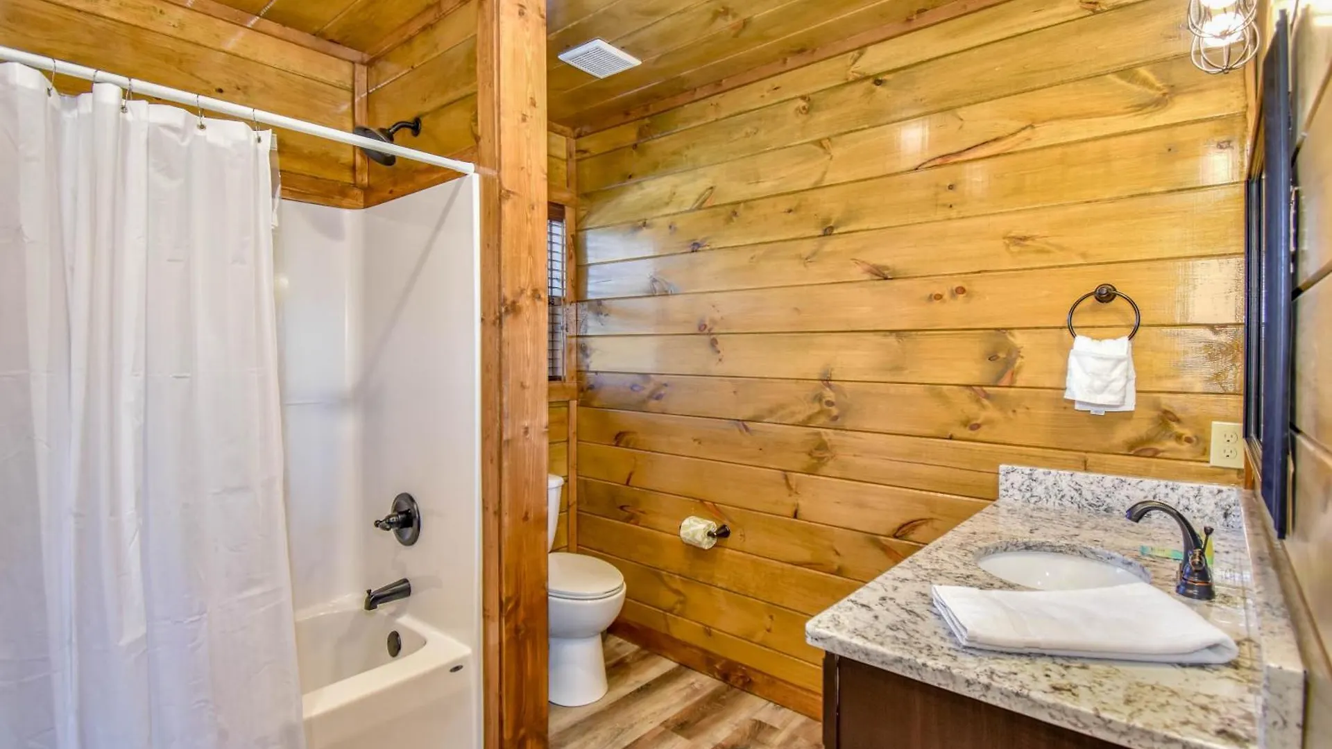 Luxury 5-br Near Parkway And Dollywood With Game And Hot Tub Pigeon Forge