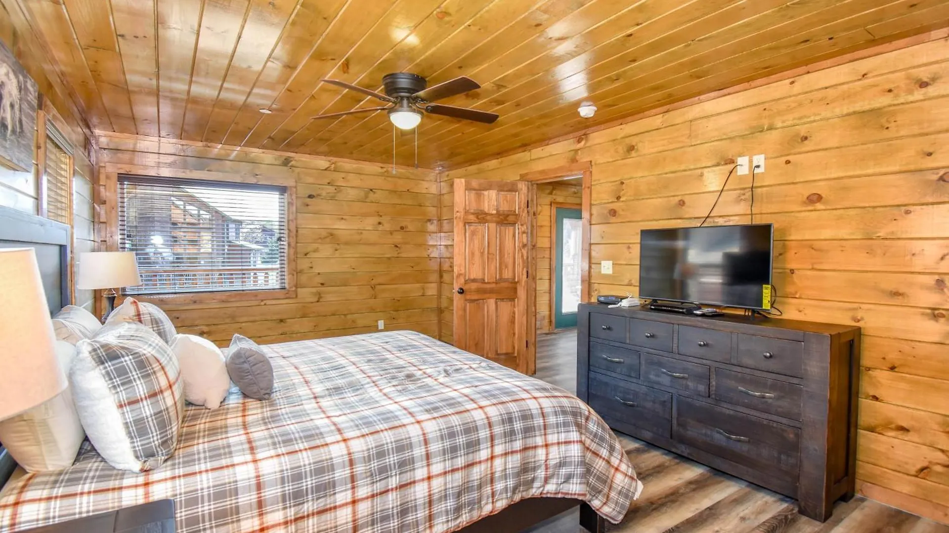 Luxury 5-br Near Parkway And Dollywood With Game And Hot Tub * Pigeon Forge