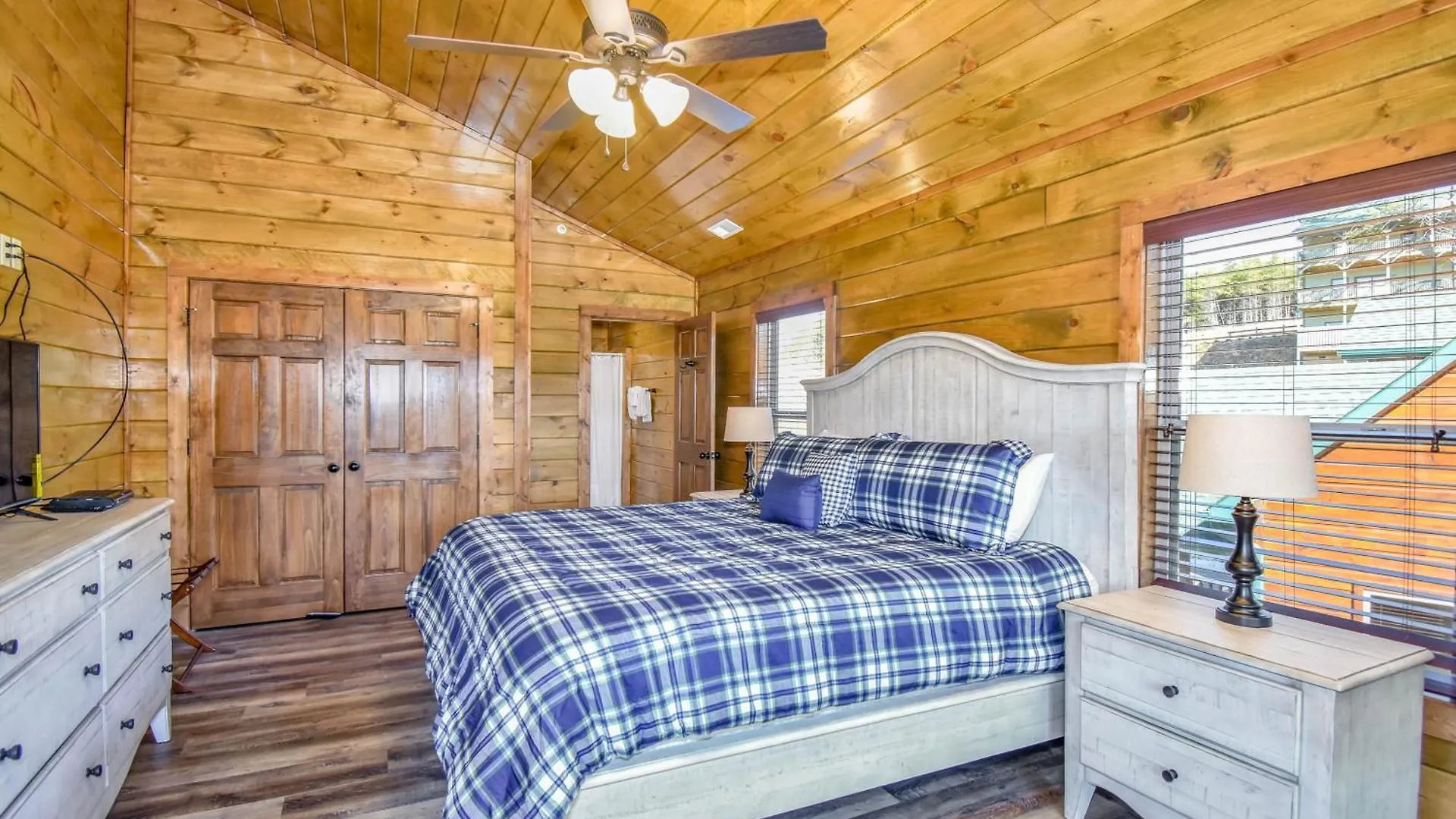 Luxury 5-br Near Parkway And Dollywood With Game And Hot Tub