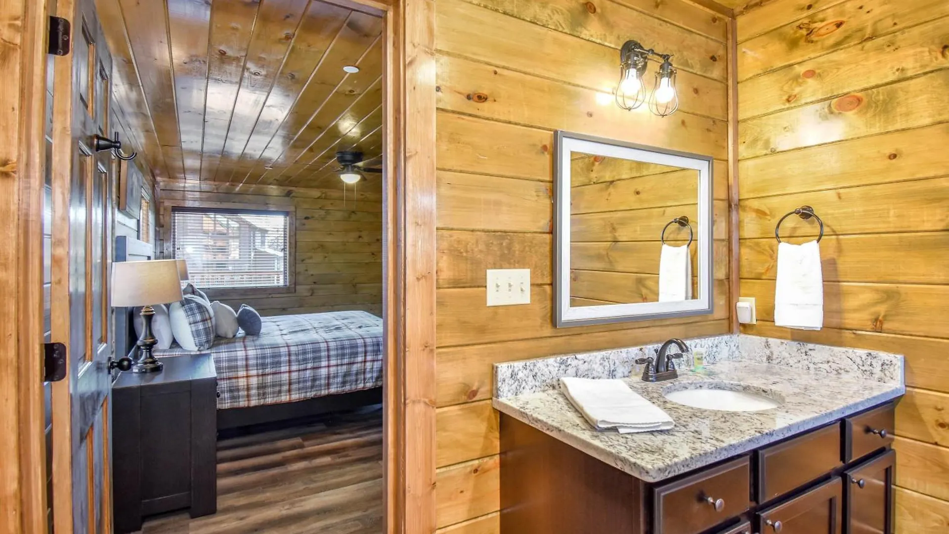 Luxury 5-br Near Parkway And Dollywood With Game And Hot Tub Holiday home