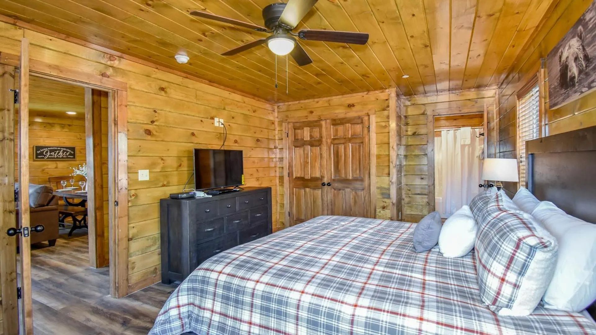 Luxury 5-br Near Parkway And Dollywood With Game And Hot Tub Holiday home