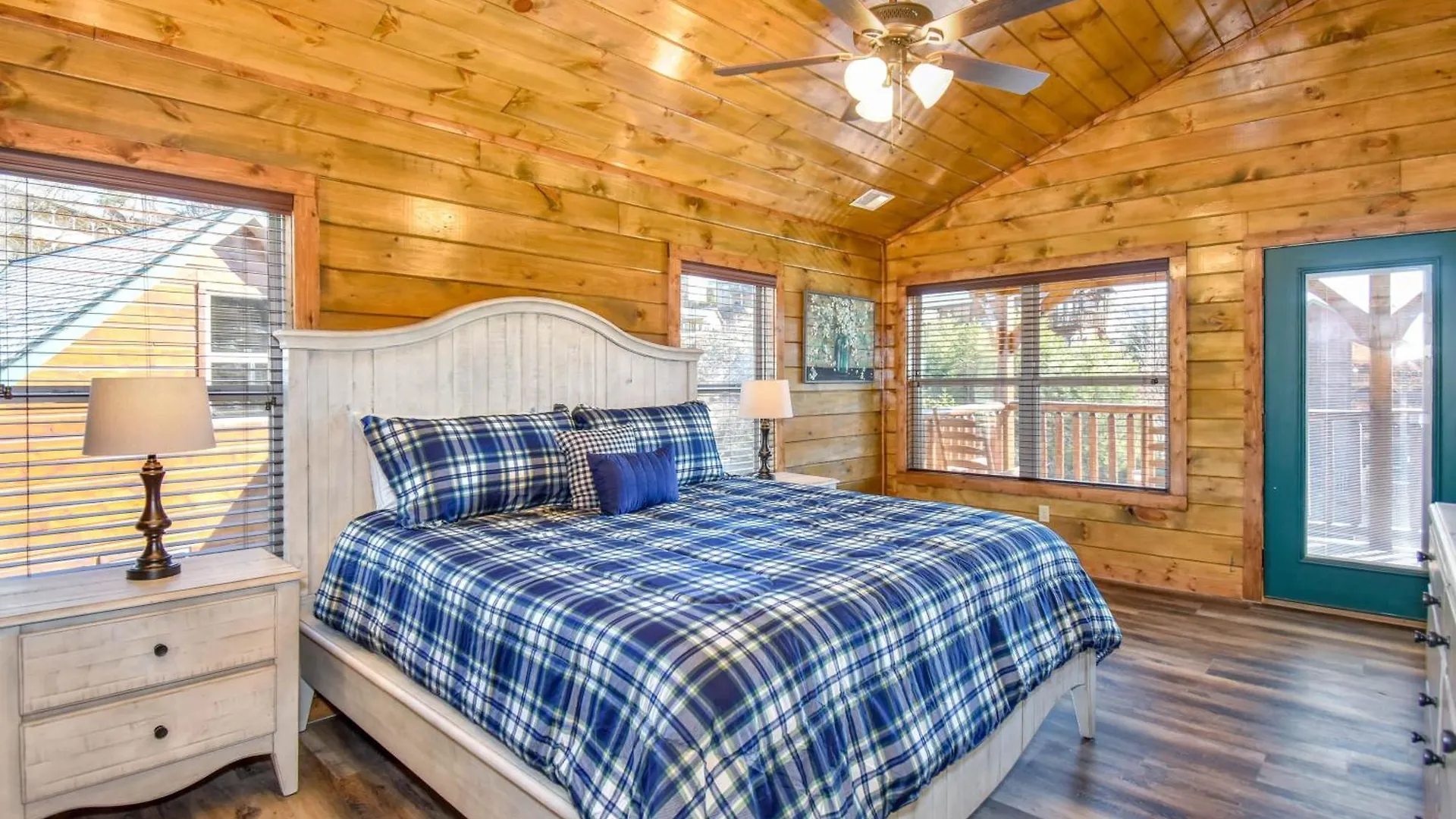 Luxury 5-br Near Parkway And Dollywood With Game And Hot Tub Holiday home Pigeon Forge