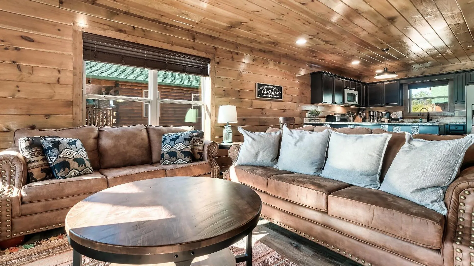 Luxury 5-br Near Parkway And Dollywood With Game And Hot Tub