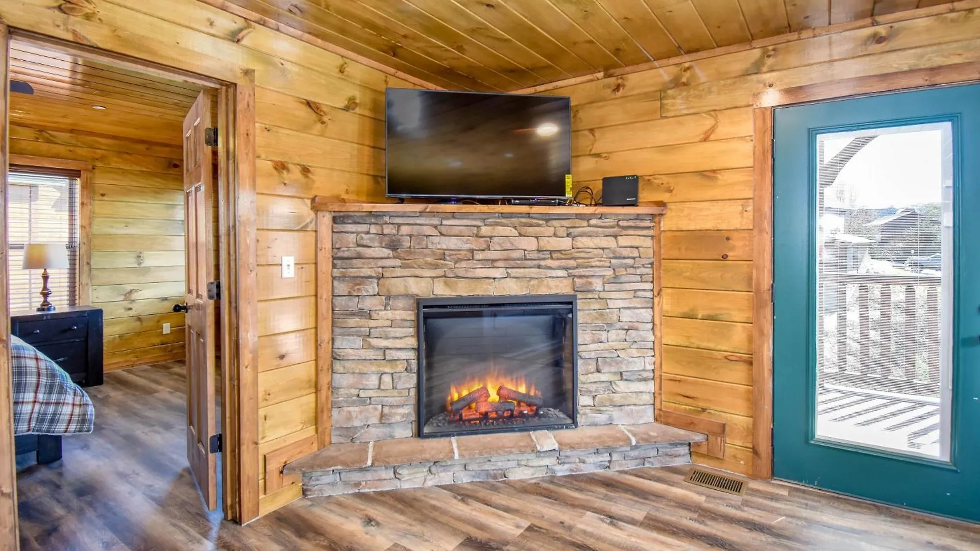 Luxury 5-br Near Parkway And Dollywood With Game And Hot Tub Holiday home