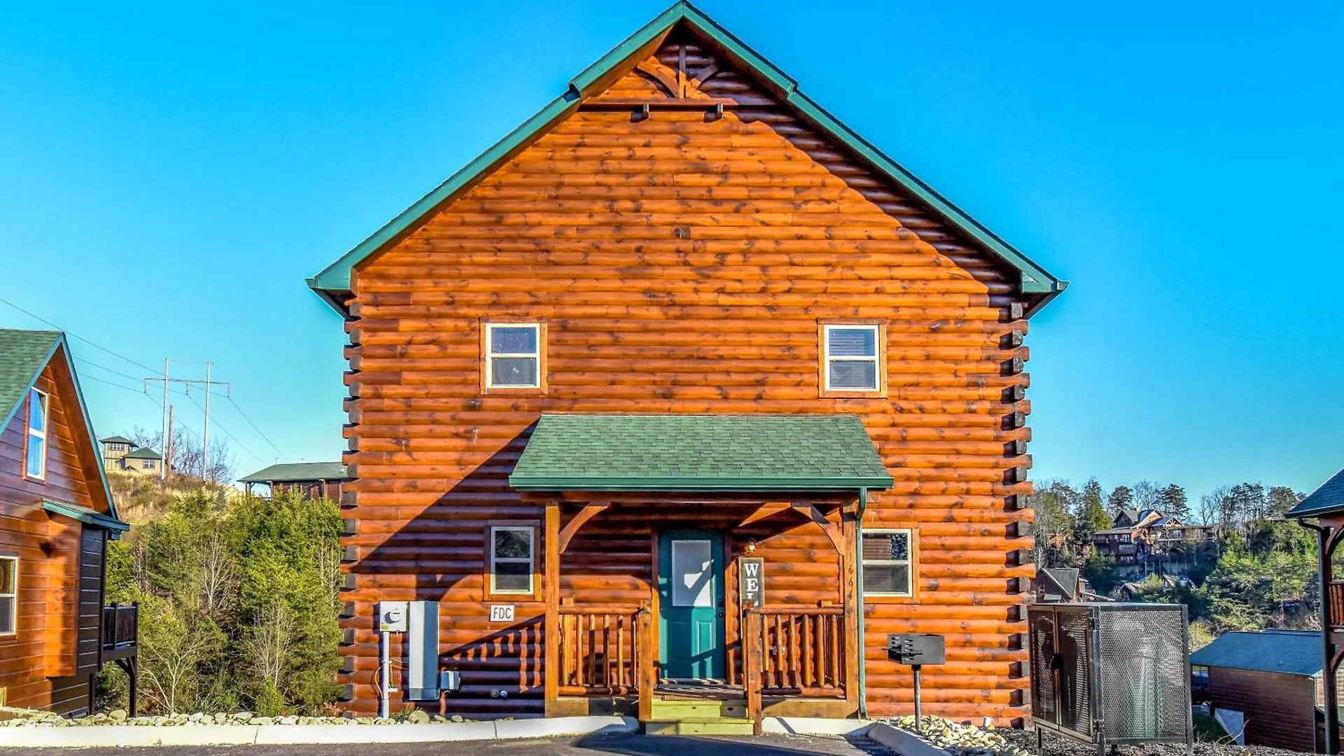Luxury 5-br Near Parkway And Dollywood With Game And Hot Tub Holiday home Pigeon Forge