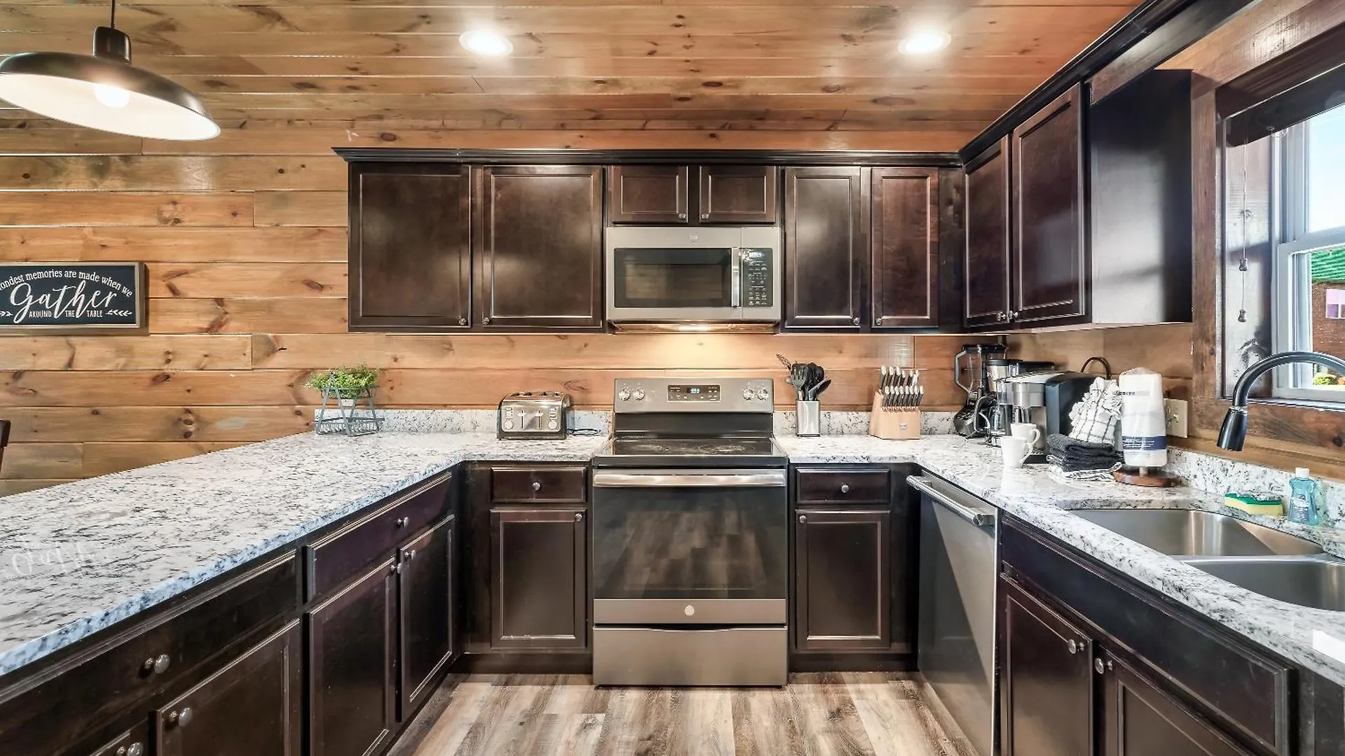 Holiday home Luxury 5-br Near Parkway And Dollywood With Game And Hot Tub Pigeon Forge
