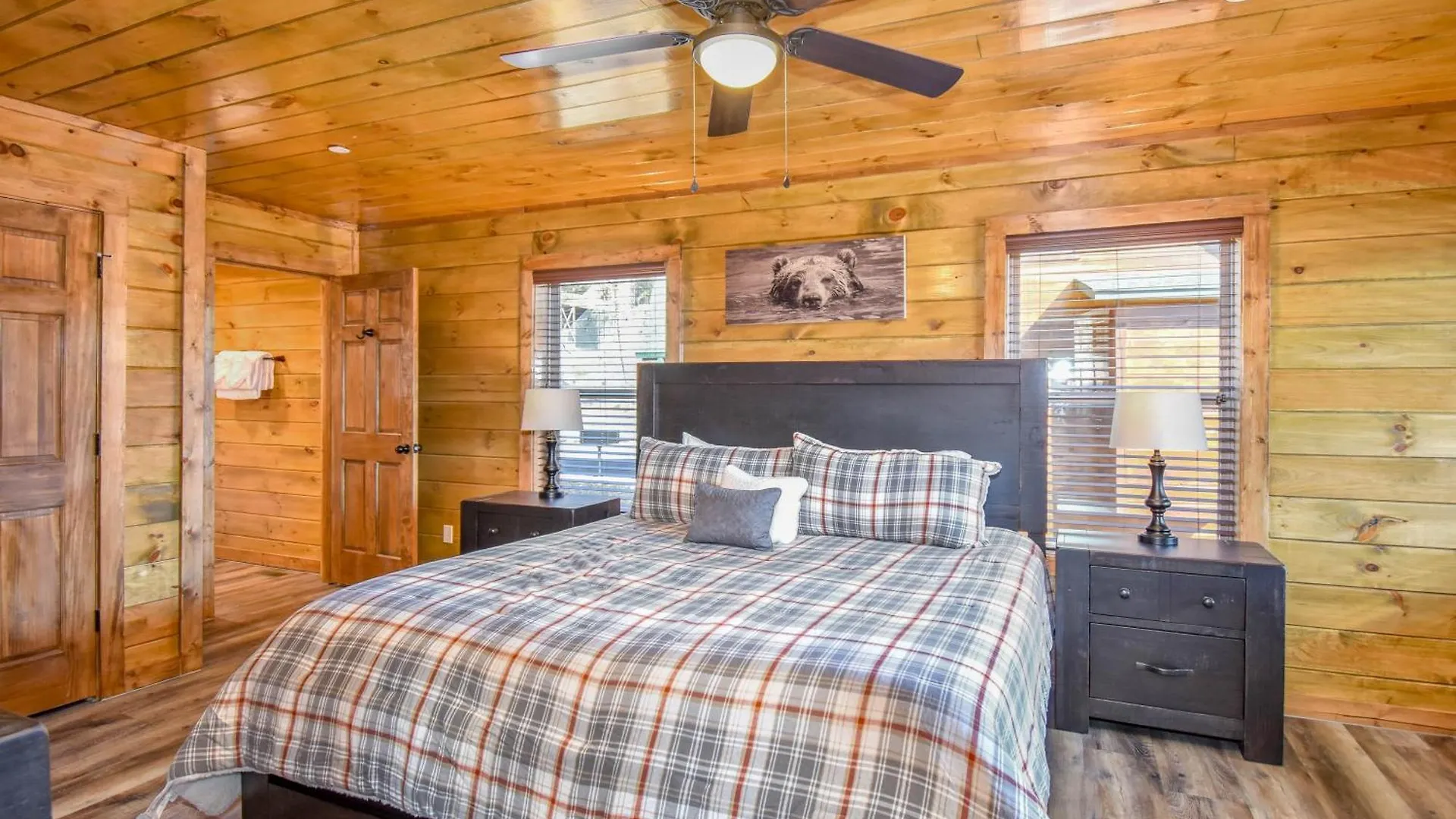 Luxury 5-br Near Parkway And Dollywood With Game And Hot Tub * Pigeon Forge
