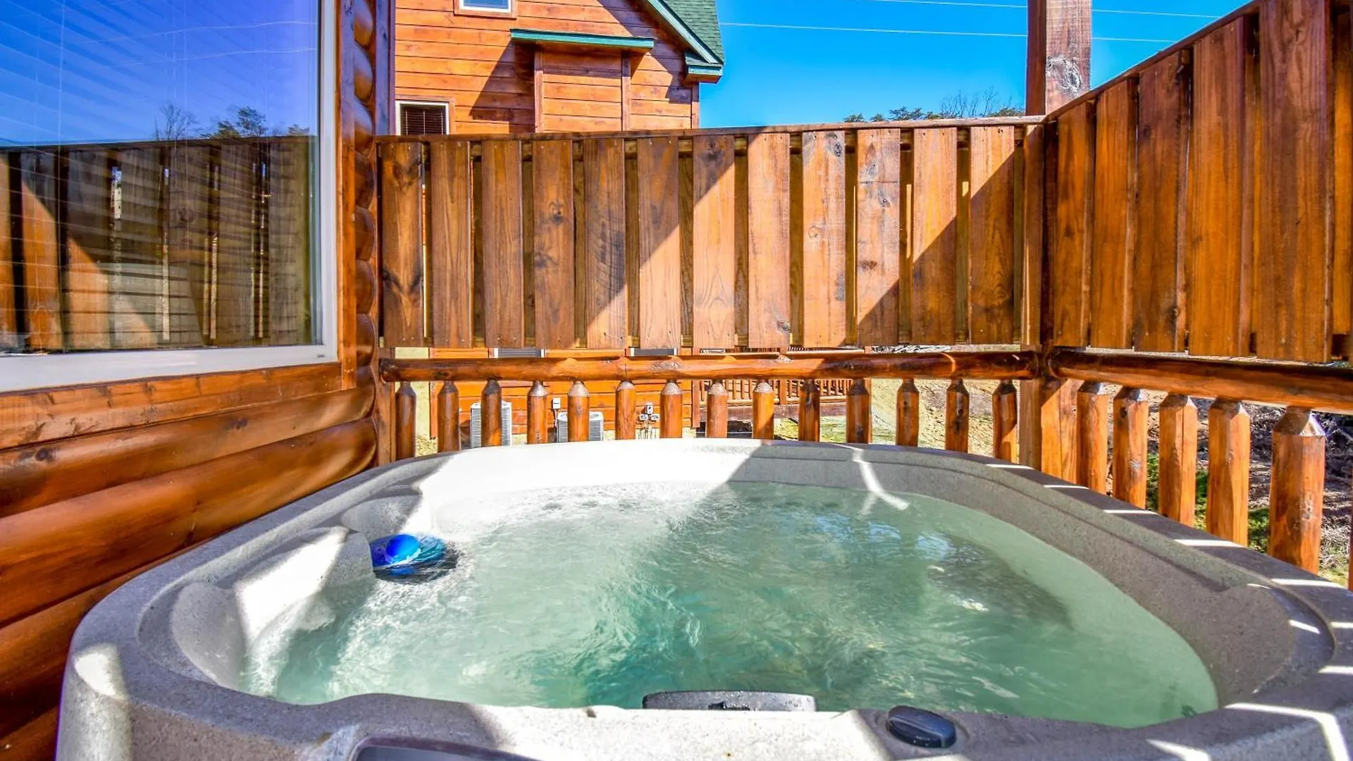 Luxury 5-br Near Parkway And Dollywood With Game And Hot Tub Holiday home Pigeon Forge