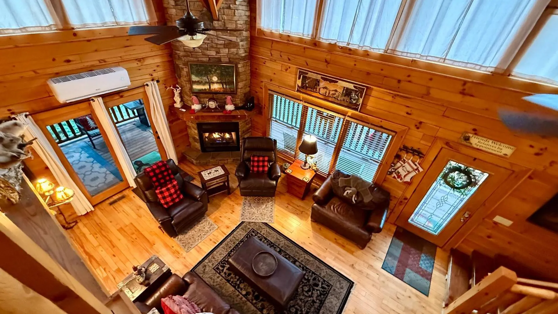 Experience Comfort And Tranquility At Mooseberry Just Minutes From Attractions Pigeon Forge