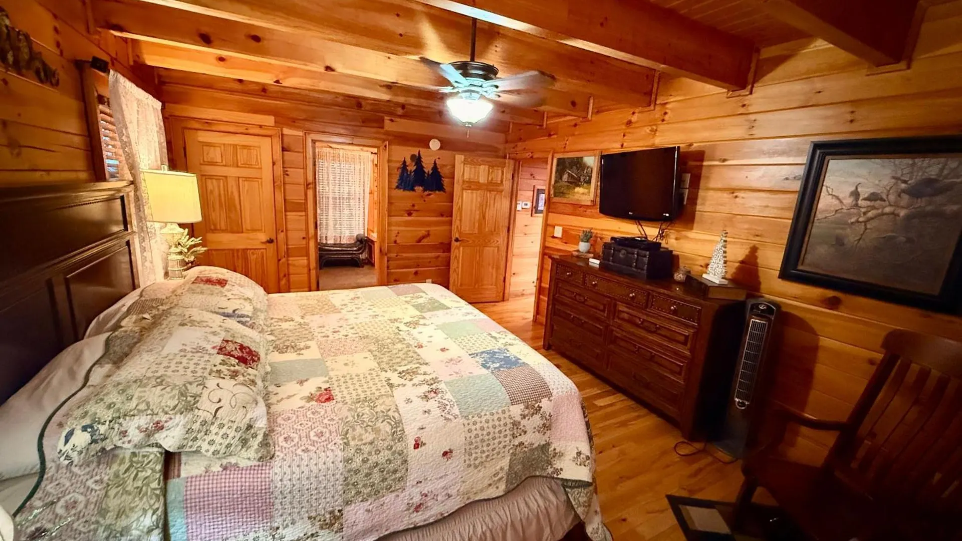Experience Comfort And Tranquility At Mooseberry Just Minutes From Attractions Holiday home
