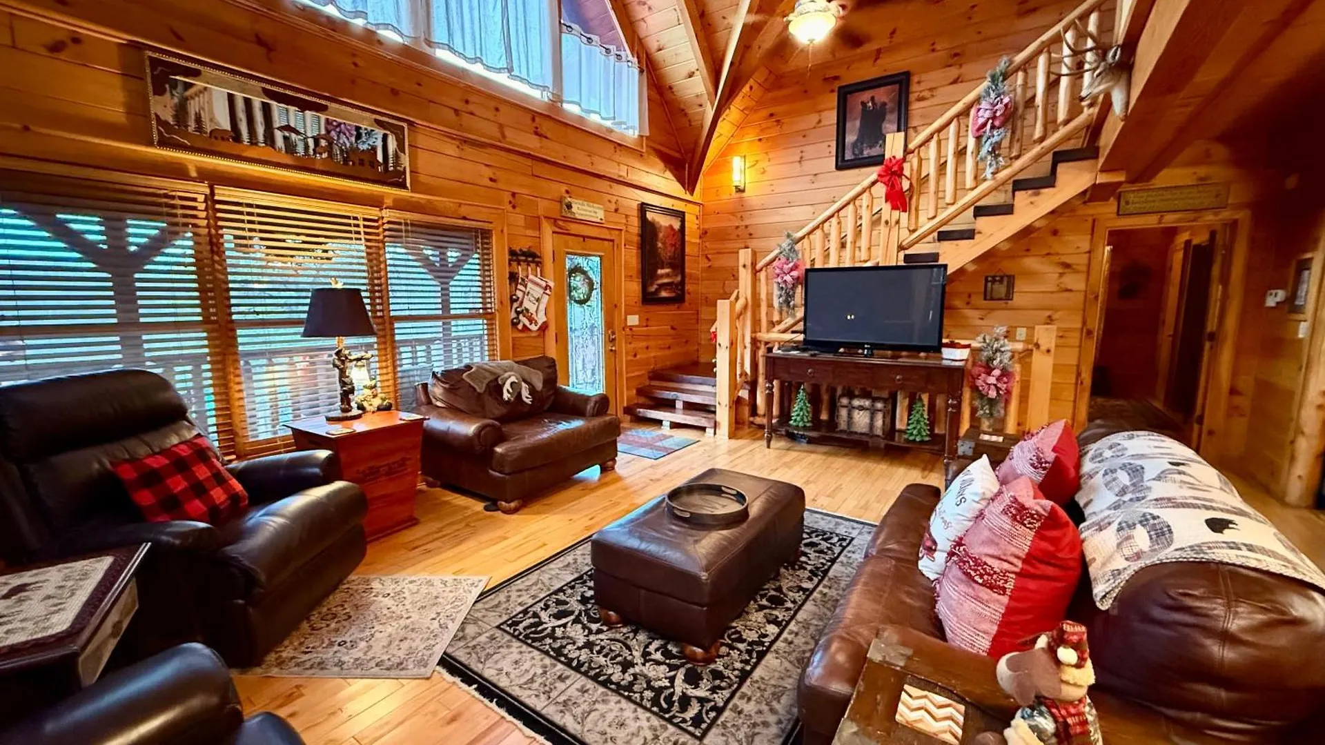 Experience Comfort And Tranquility At Mooseberry Just Minutes From Attractions