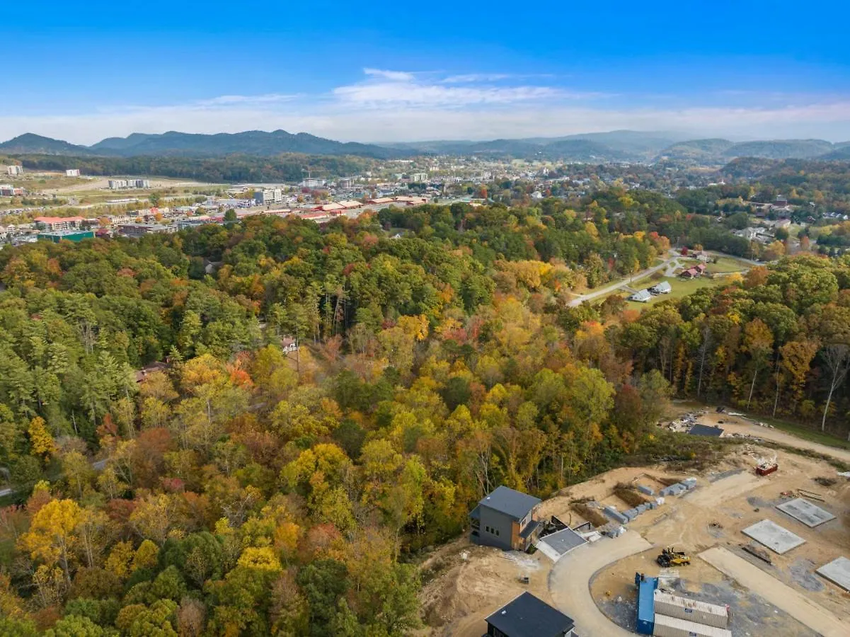 The Parkway Place Pool Hot Tub Arcade Foosball Holiday home Pigeon Forge