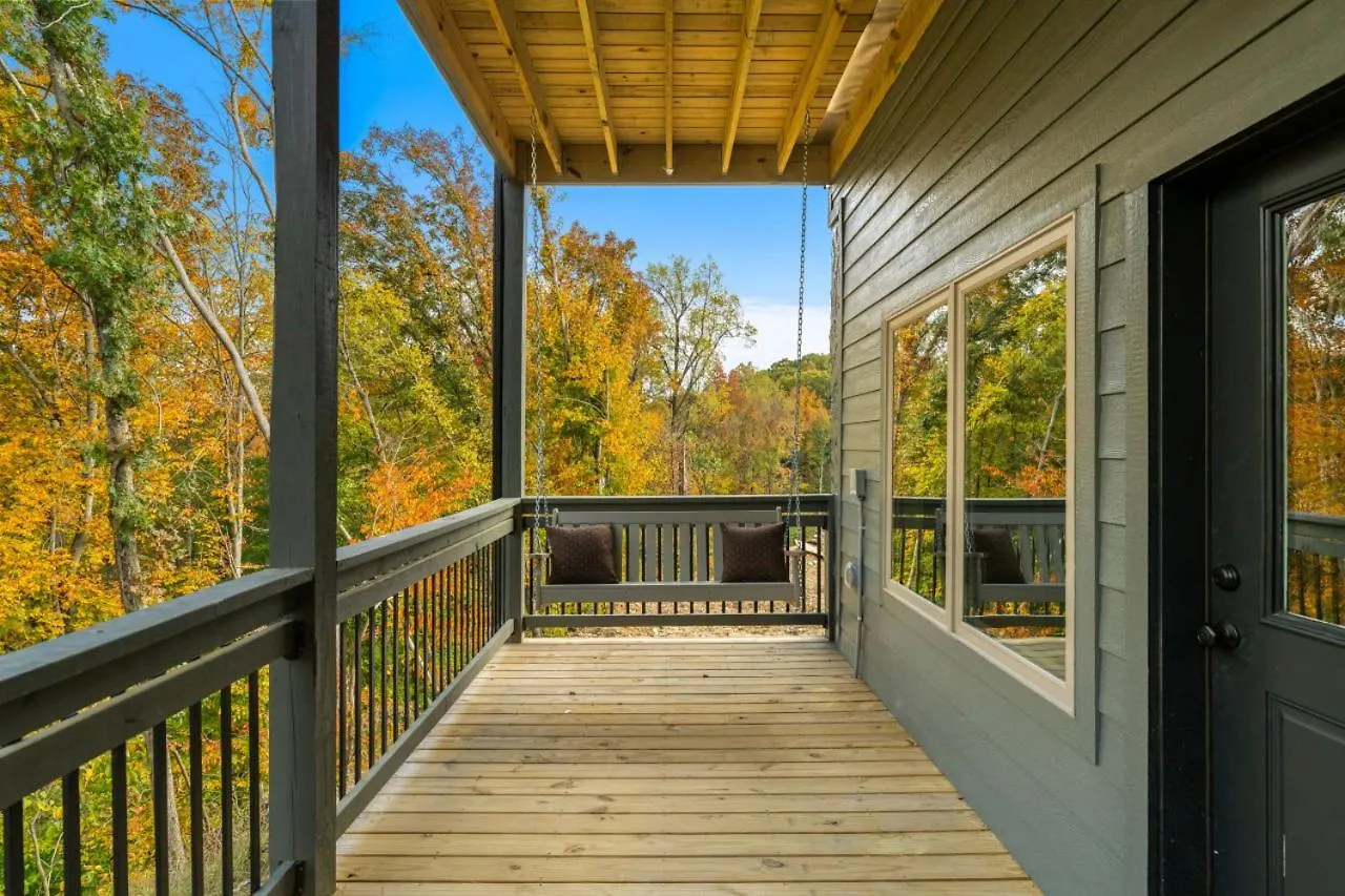 The Parkway Place Pool Hot Tub Arcade Foosball Holiday home *