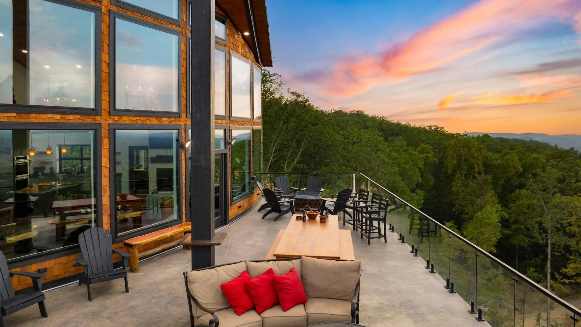 Bear Rug Luxe Pool Views Game * Pigeon Forge