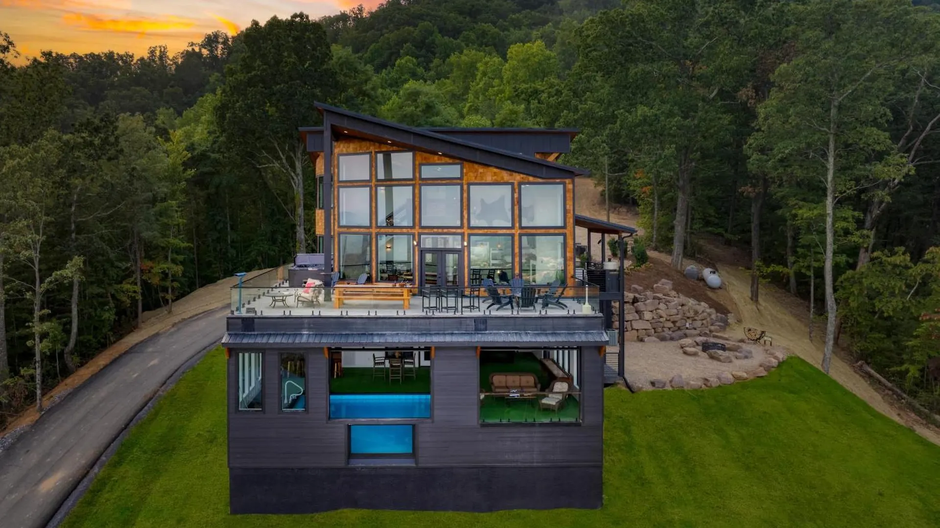 Bear Rug Luxe Pool Views Game *