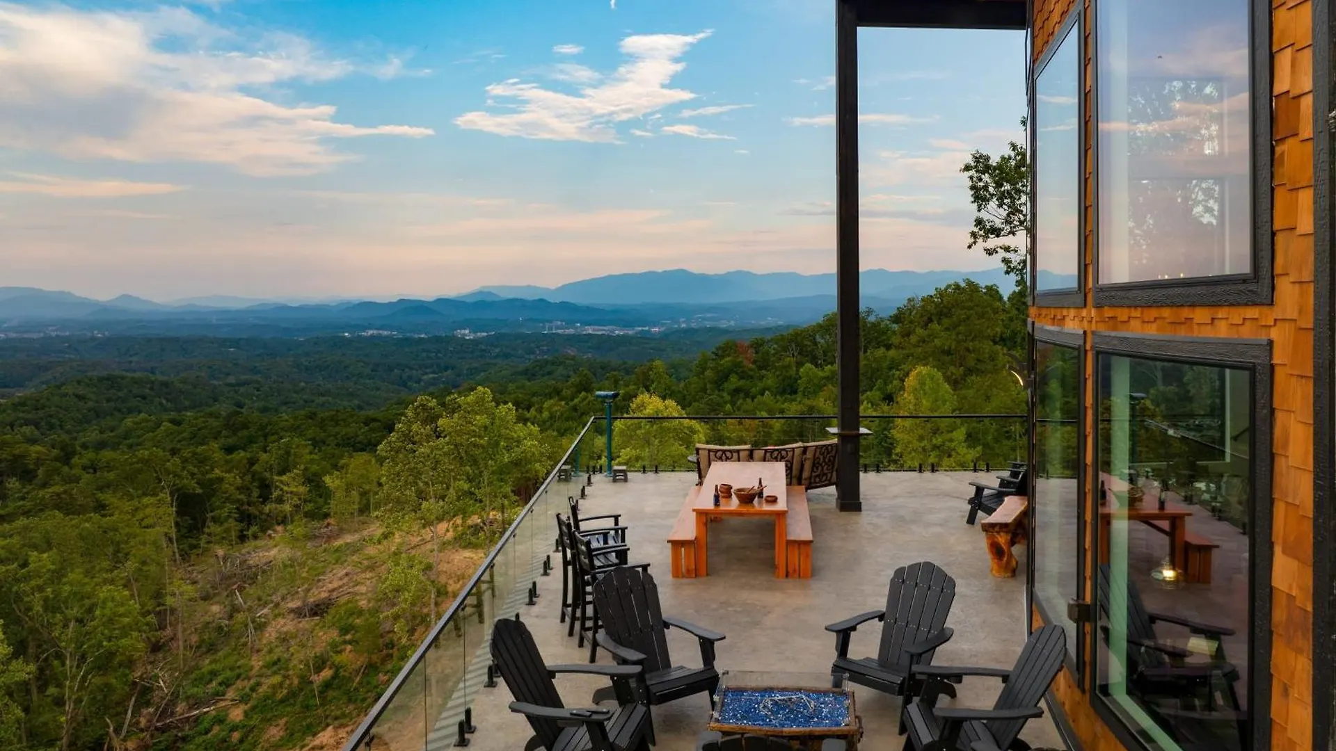Bear Rug Luxe Pool Views Game * Pigeon Forge