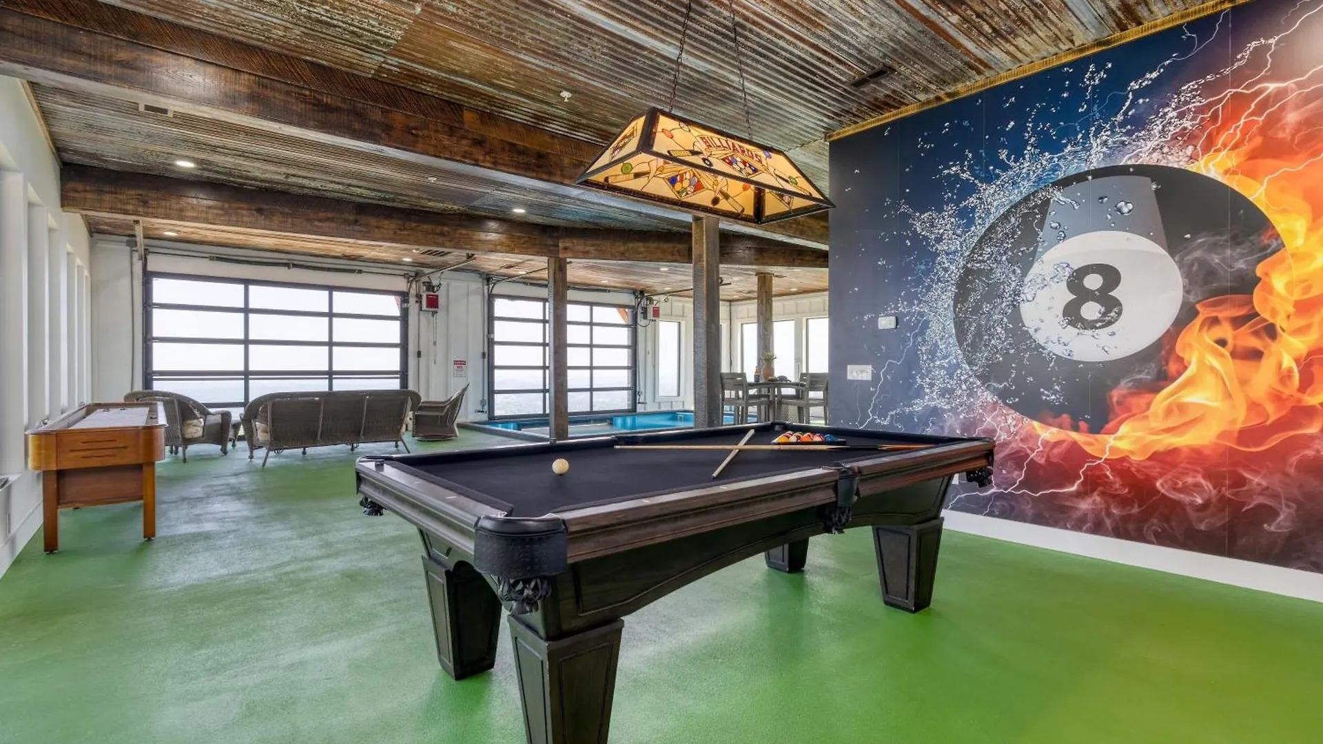 Bear Rug Luxe Pool Views Game Holiday home *