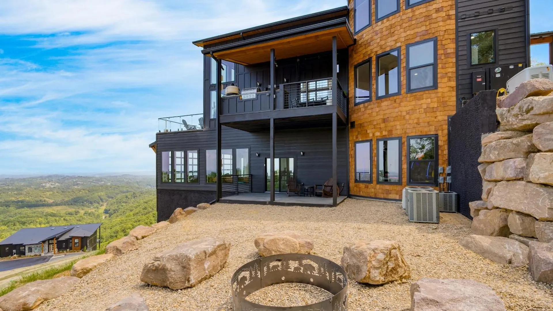 Bear Rug Luxe Pool Views Game Holiday home *