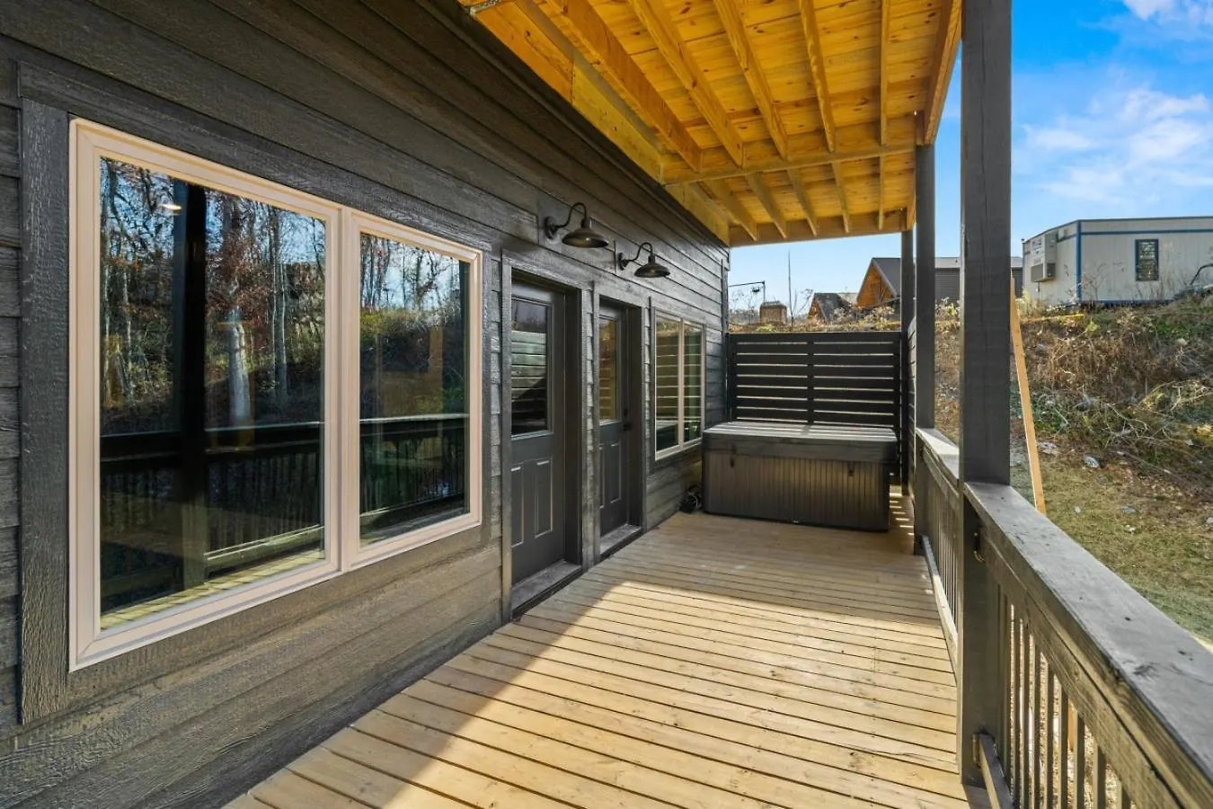 Parkway Pool Oasis Private Pool, Hot Tub, Game Room, Deck