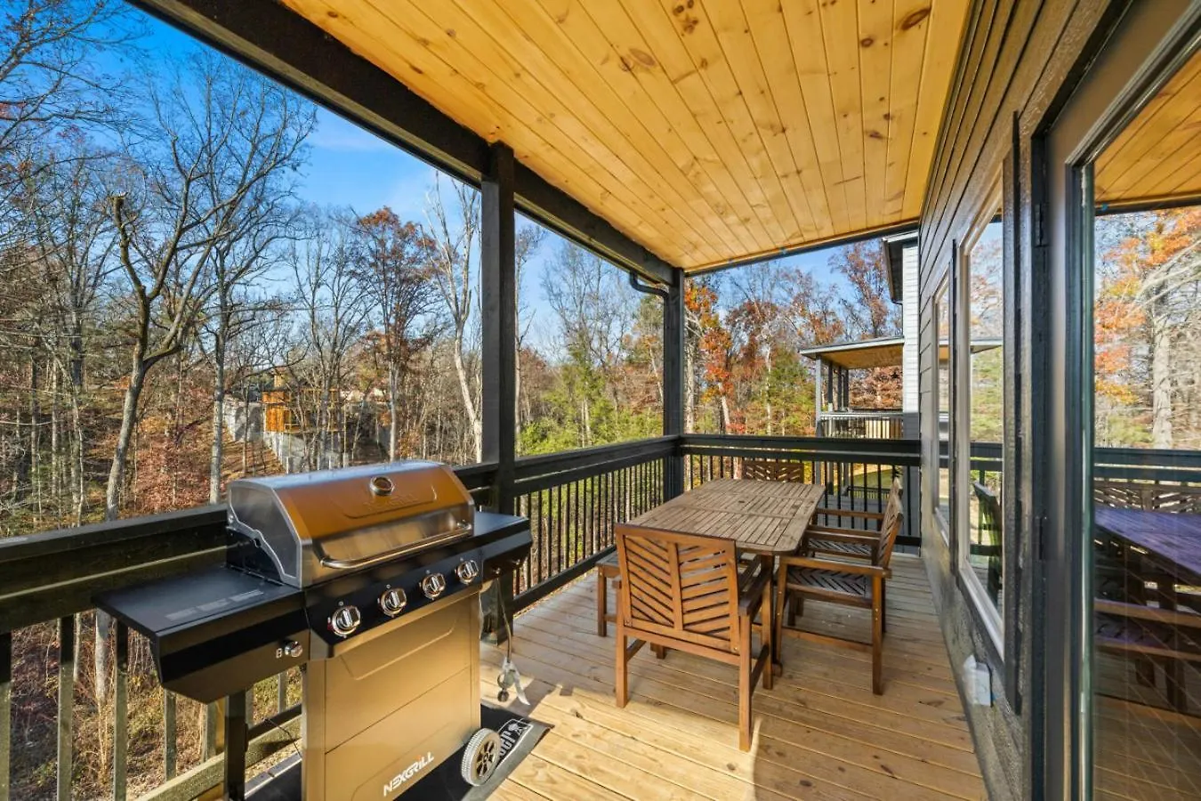 Parkway Pool Oasis Private Pool, Hot Tub, Game Room, Deck