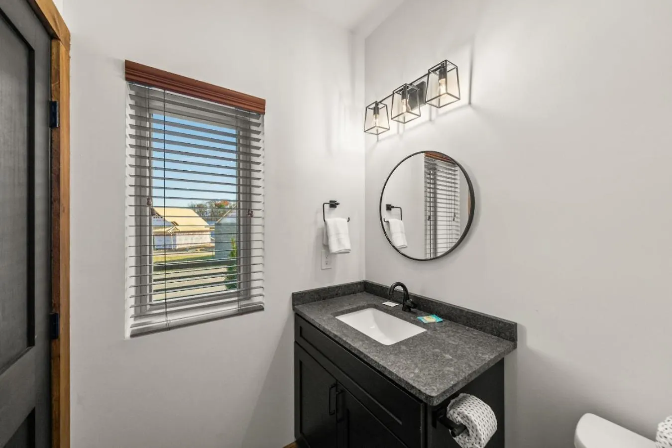 Parkway Pool Oasis Private Pool, Hot Tub, Game Room, Deck Holiday home *