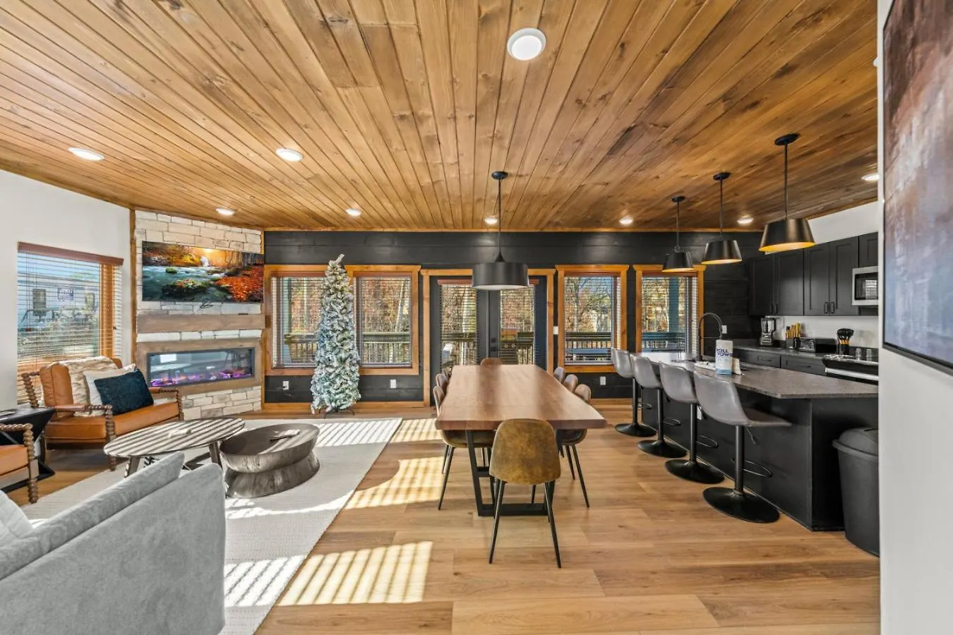 Holiday home Parkway Pool Oasis Private Pool, Hot Tub, Game Room, Deck *