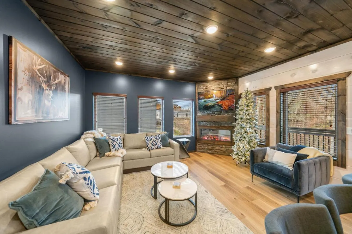 Grand Luxury Retreat Indoor Pool, Hot Tub, Game Room, King Beds *