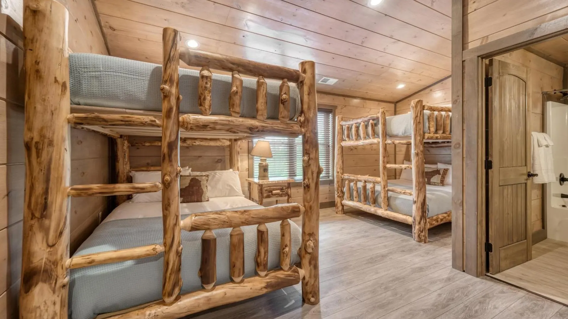 Holiday home Wanderer By Avantstay Sleeps 26 A Custom Smokies *