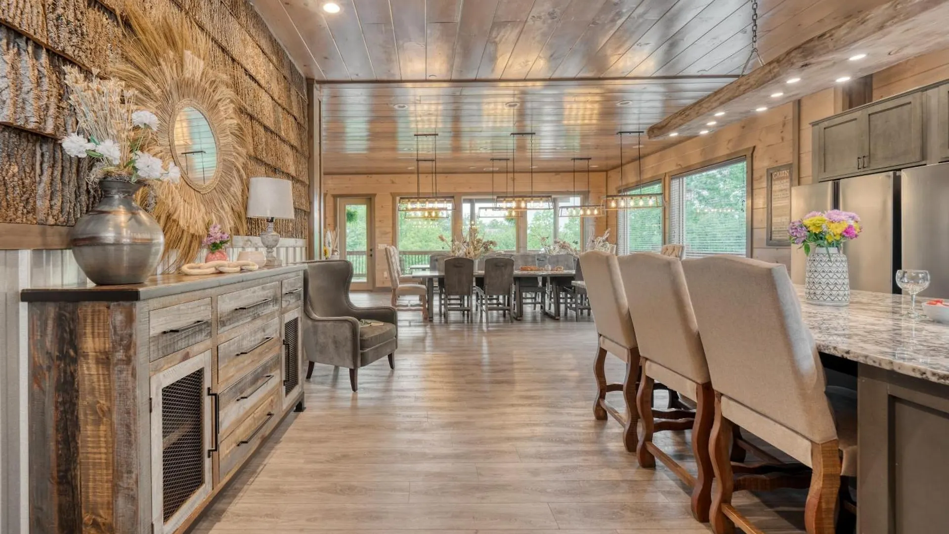 Holiday home Wanderer By Avantstay Sleeps 26 A Custom Smokies