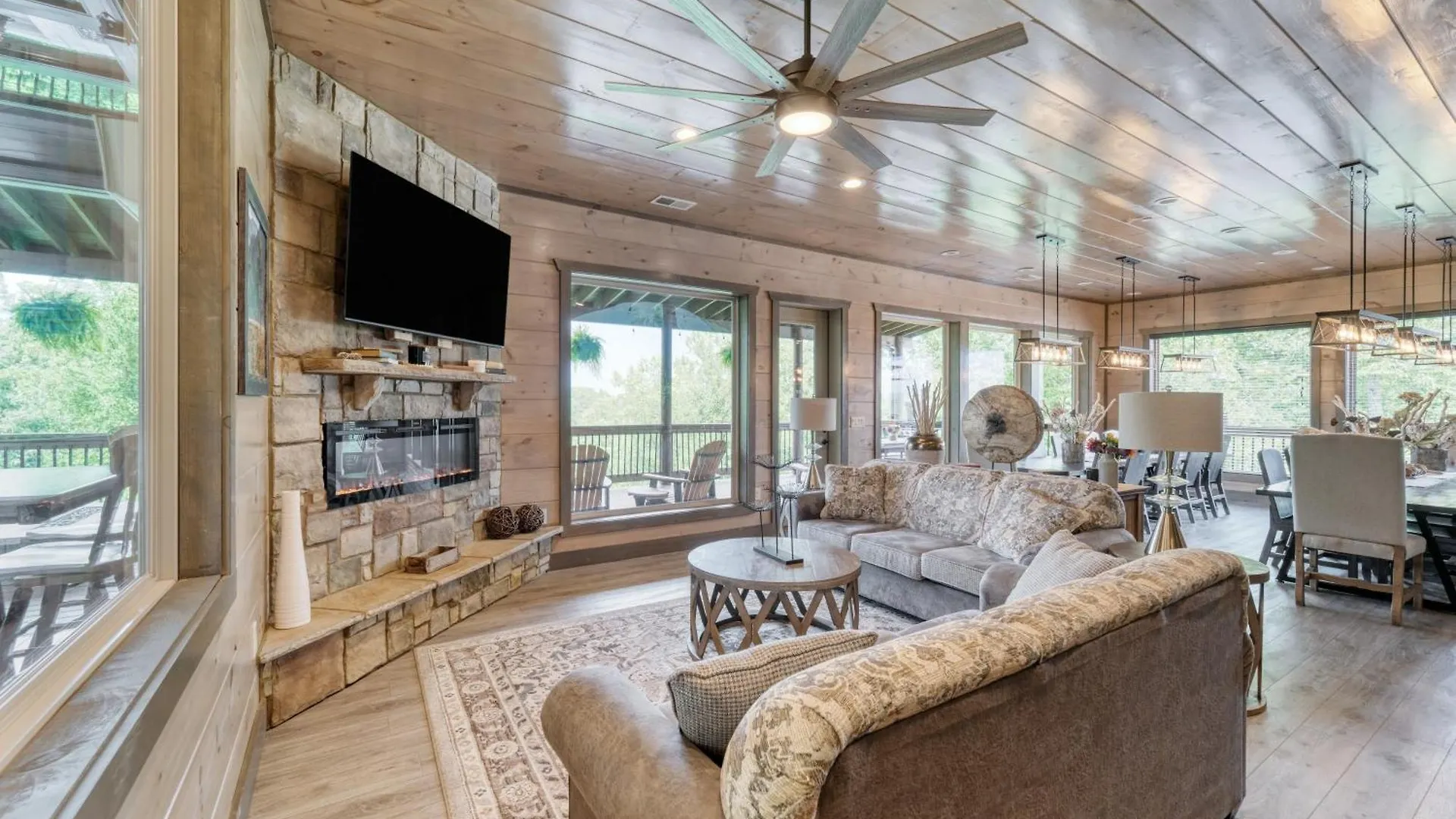 Wanderer By Avantstay Sleeps 26 A Custom Smokies Holiday home Pigeon Forge