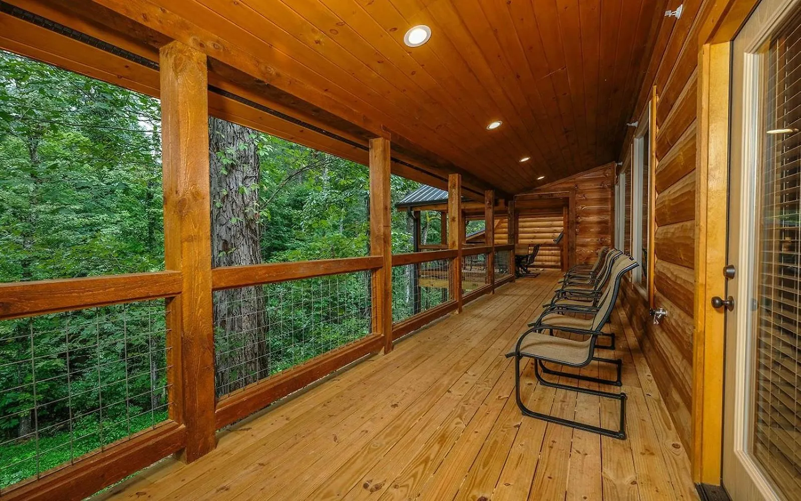 Treehouse River * Pigeon Forge