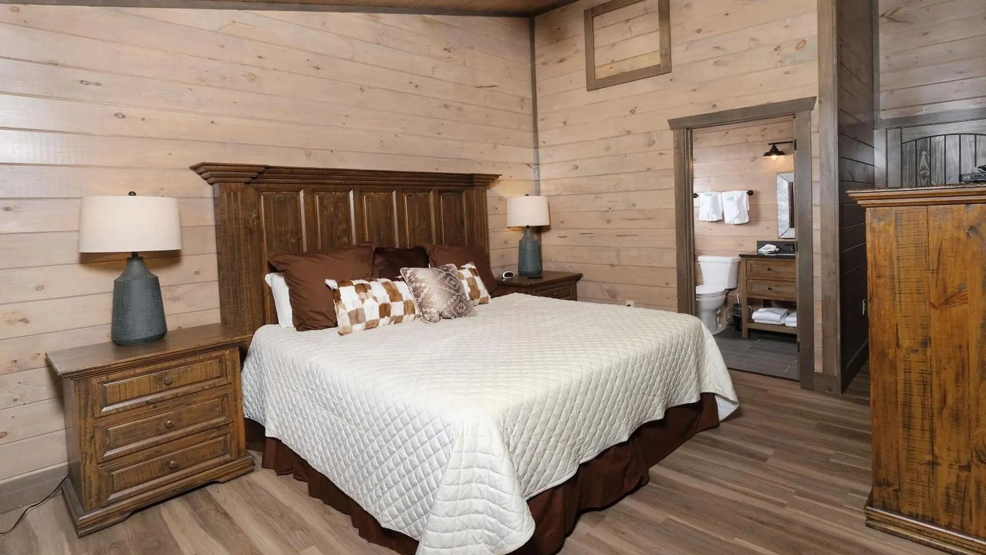 Hibernation Hideaway Pigeon Forge